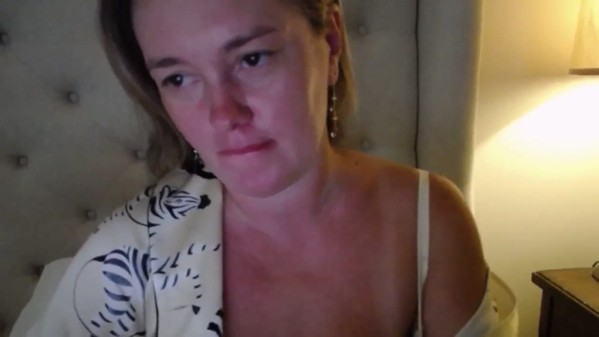 Gallery image thumbnail from J0llye's myfreecams stream on, 08/27/2025, 18:10 image 13 of 20