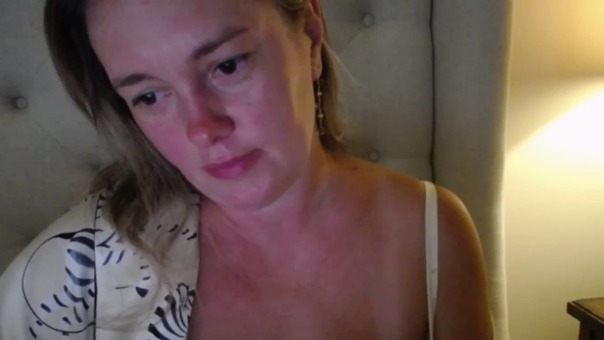 Gallery image thumbnail from J0llye's myfreecams stream on, 08/27/2025, 19:22 image 16 of 20