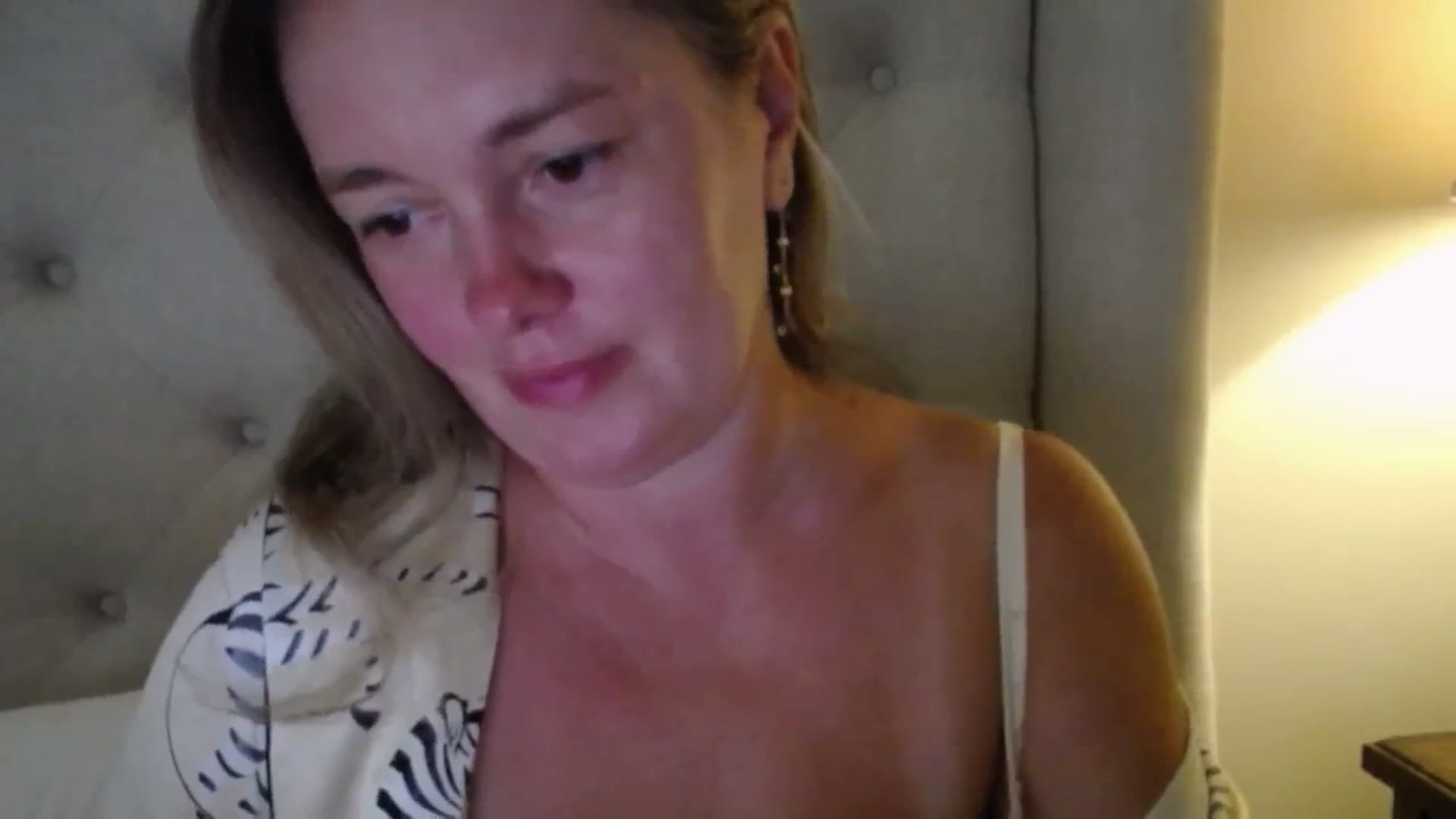 Gallery image thumbnail from J0llye's myfreecams stream on, 08/27/2025, 19:22 image 14 of 20