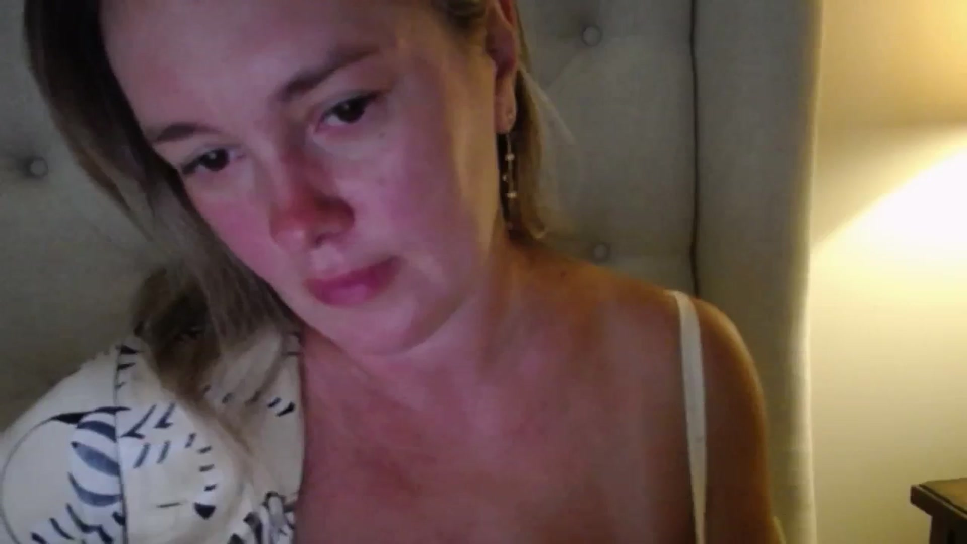 Gallery image thumbnail from J0llye's myfreecams stream on, 08/27/2025, 19:22 image 20 of 20