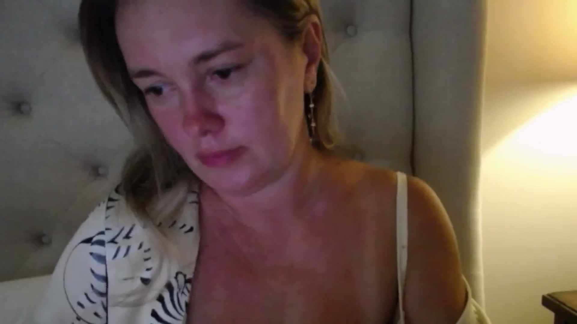 Gallery image thumbnail from J0llye's myfreecams stream on, 08/27/2025, 19:22 image 19 of 20