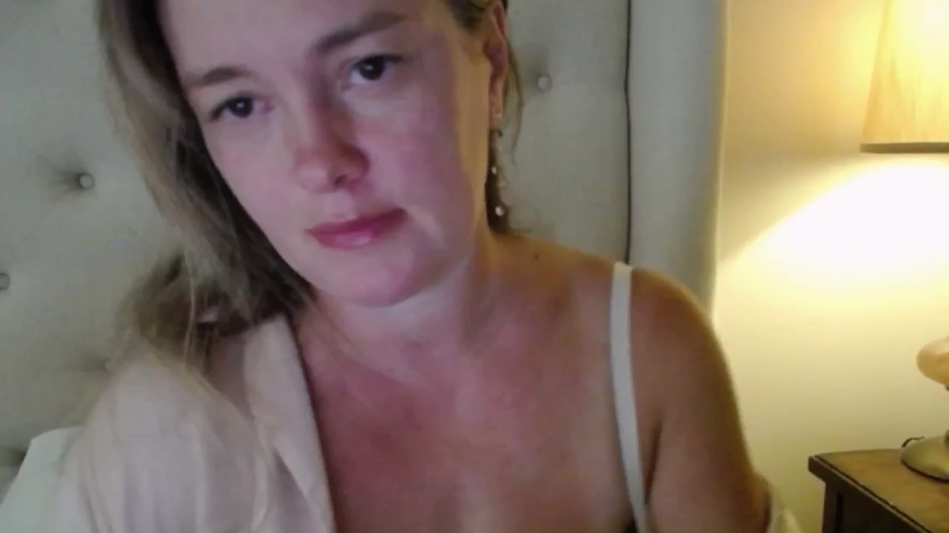 Gallery image thumbnail from J0llye's myfreecams stream on, 08/28/2025, 15:59 image 9 of 20