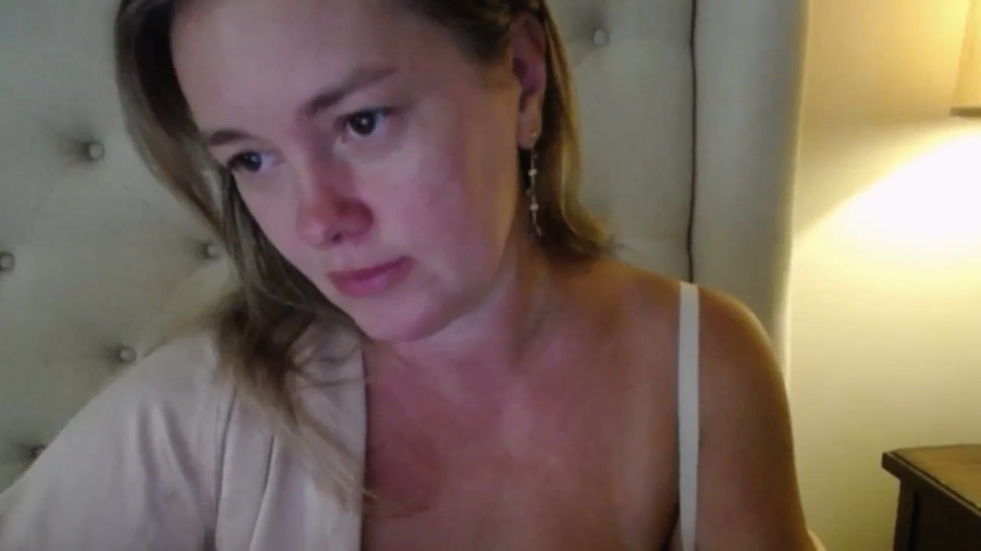 Gallery image thumbnail from J0llye's myfreecams stream on, 08/28/2025, 16:31 image 5 of 20