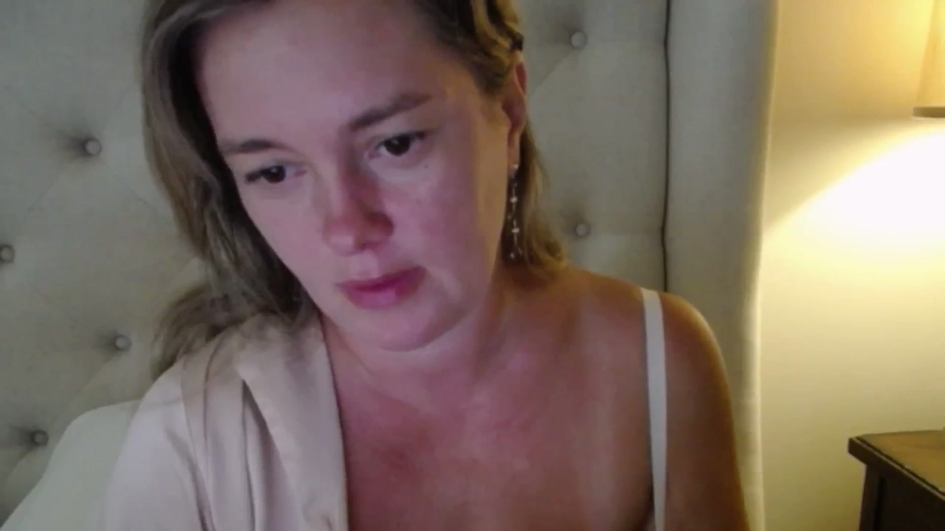 Gallery image thumbnail from J0llye's myfreecams stream on, 08/28/2025, 16:31 image 16 of 20