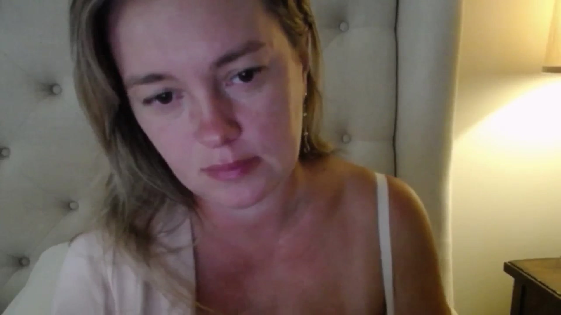 Gallery image thumbnail from J0llye's myfreecams stream on, 08/28/2025, 16:31 image 3 of 20