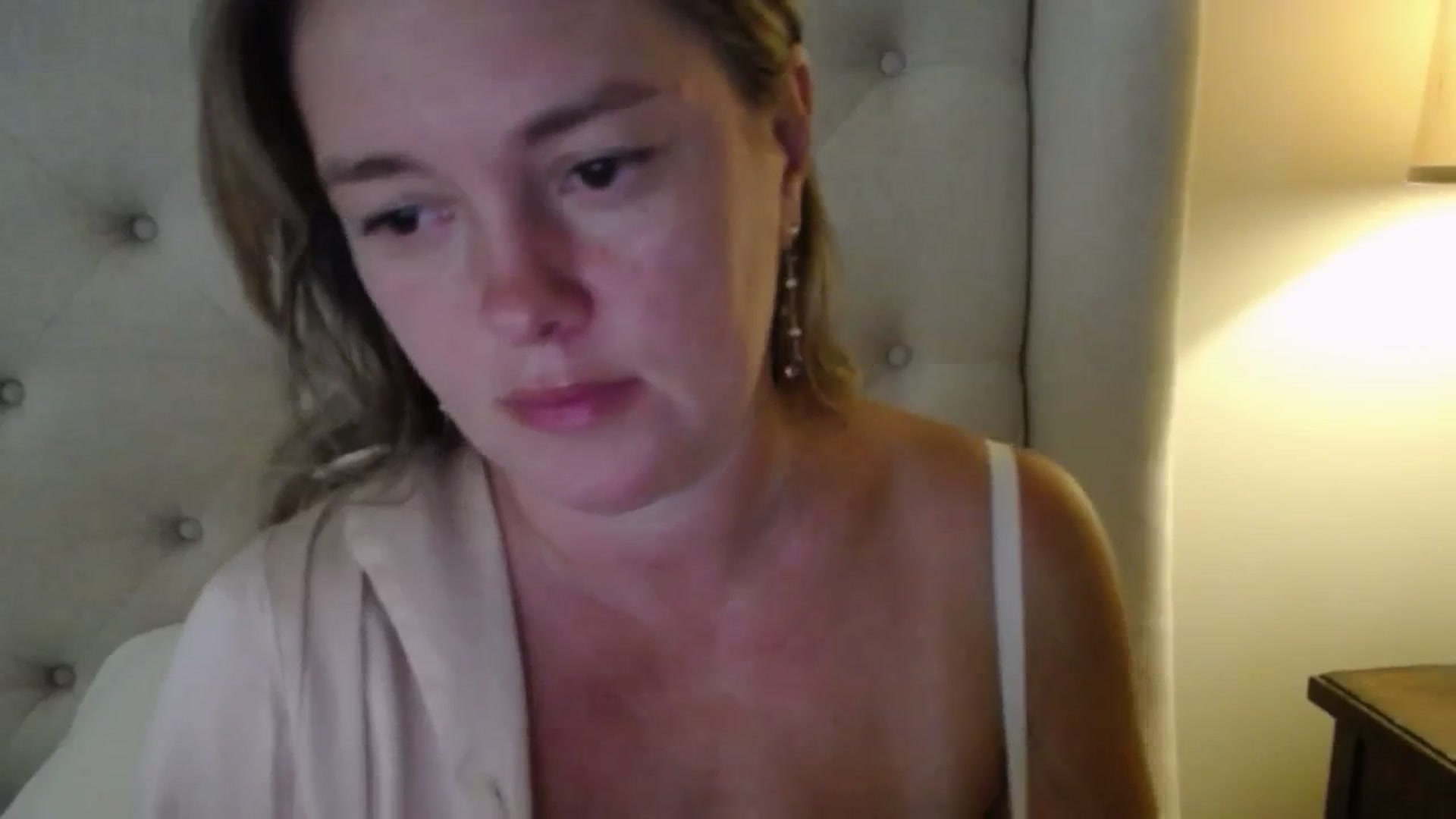 Gallery image thumbnail from J0llye's myfreecams stream on, 08/28/2025, 16:31 image 9 of 20