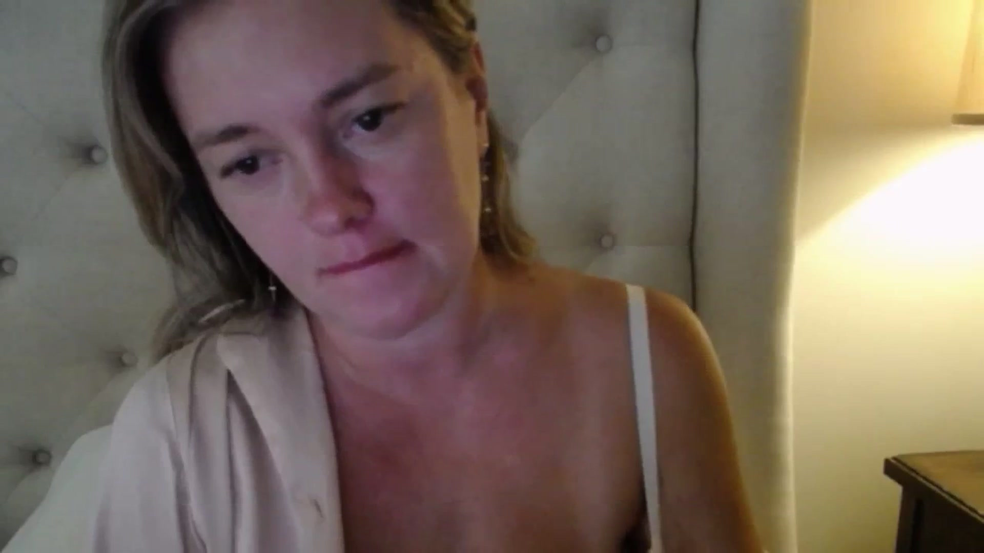 Gallery image thumbnail from J0llye's myfreecams stream on, 08/28/2025, 16:31 image 10 of 20