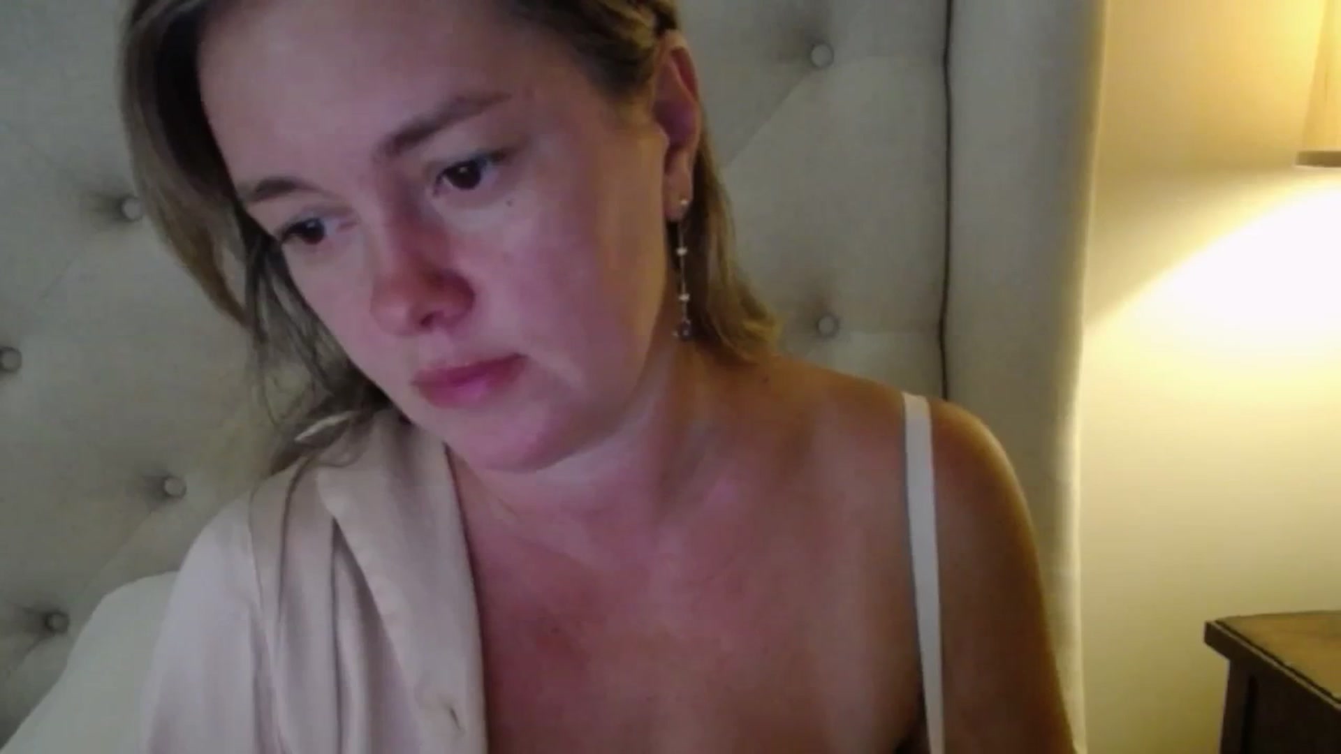Gallery image thumbnail from J0llye's myfreecams stream on, 08/28/2025, 16:31 image 8 of 20