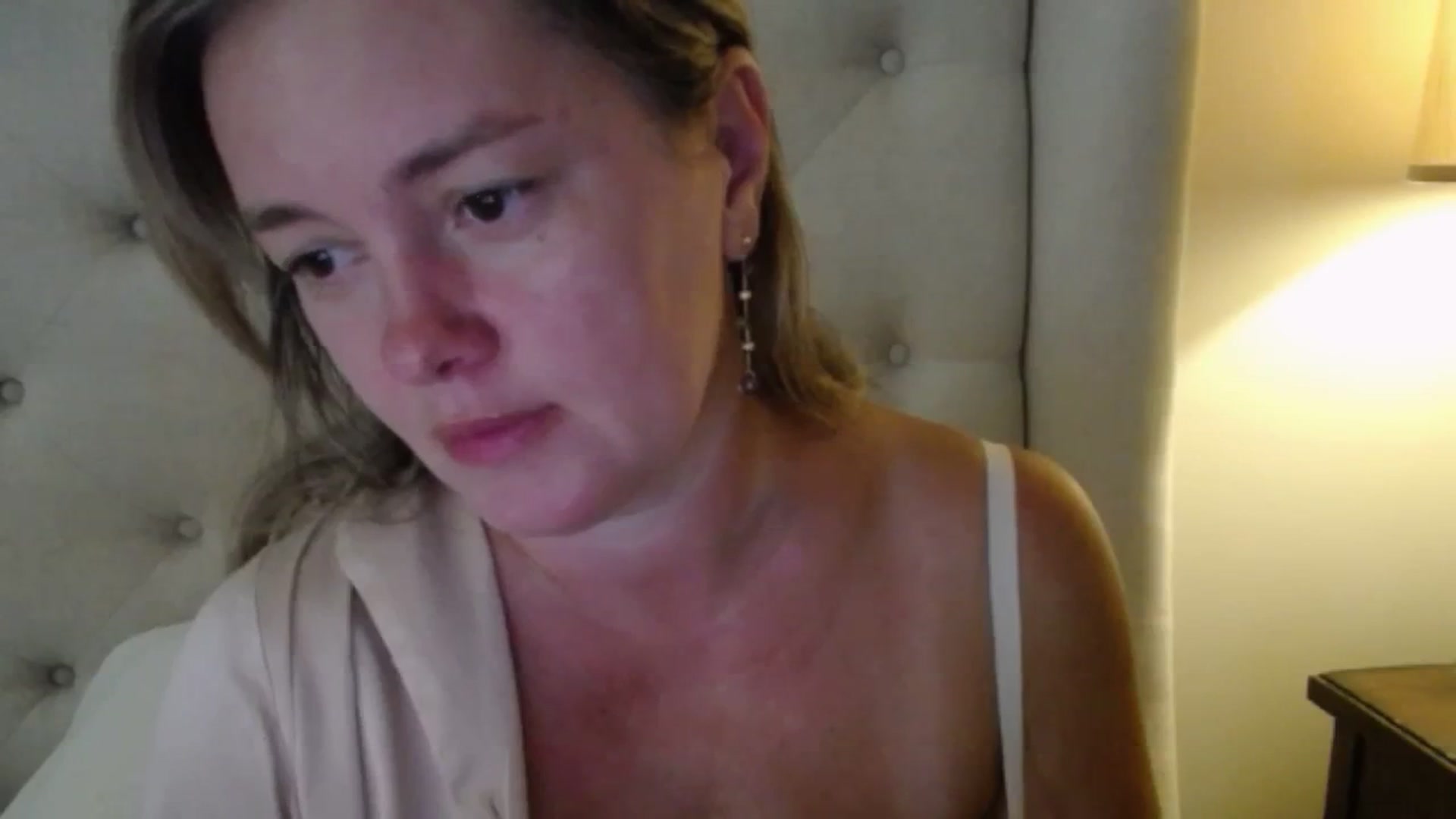 Gallery image thumbnail from J0llye's myfreecams stream on, 08/28/2025, 16:31 image 13 of 20