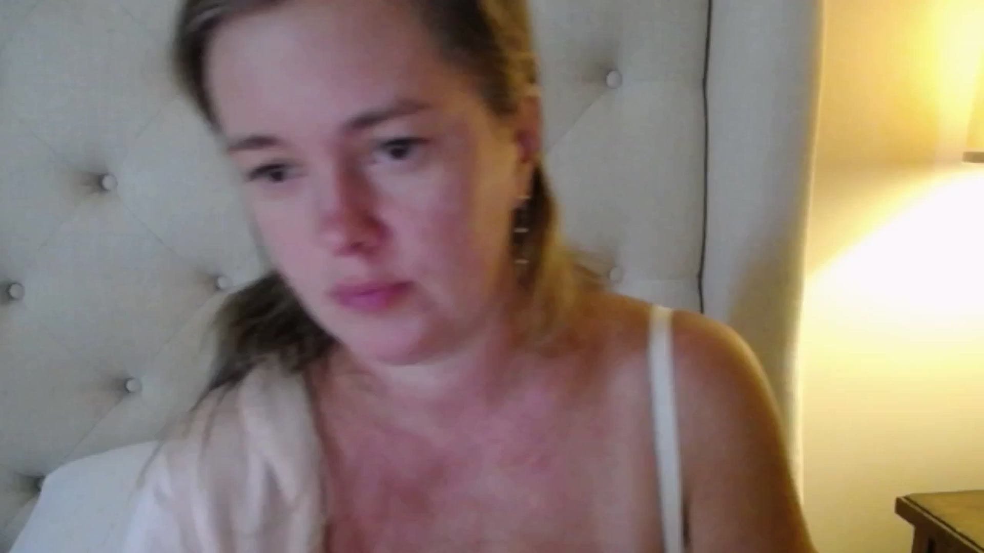 Gallery image thumbnail from J0llye's myfreecams stream on, 08/28/2025, 19:20 image 16 of 20