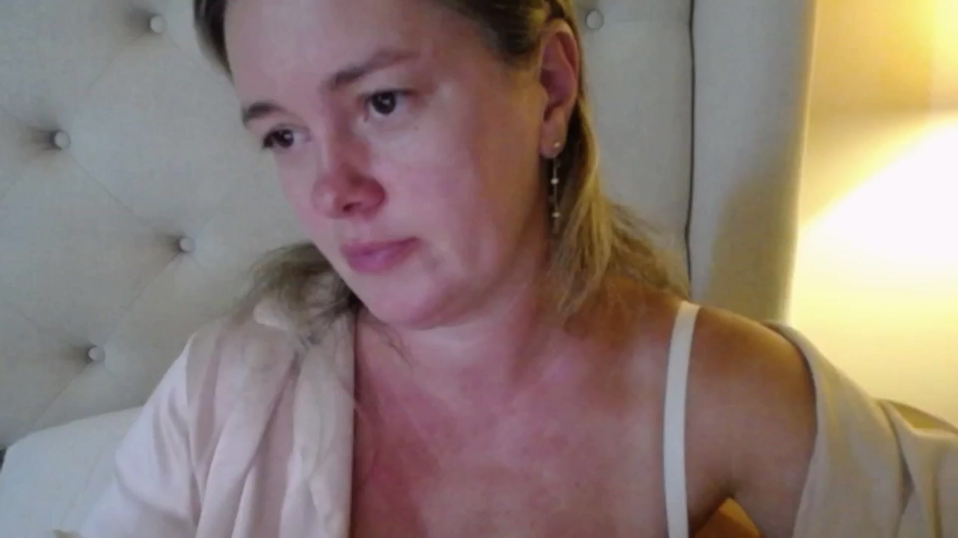 Gallery image thumbnail from J0llye's myfreecams stream on, 08/28/2025, 19:20 image 17 of 20