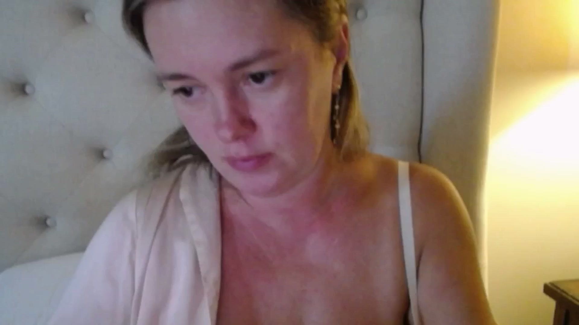 Gallery image thumbnail from J0llye's myfreecams stream on, 08/28/2025, 19:20 image 11 of 20