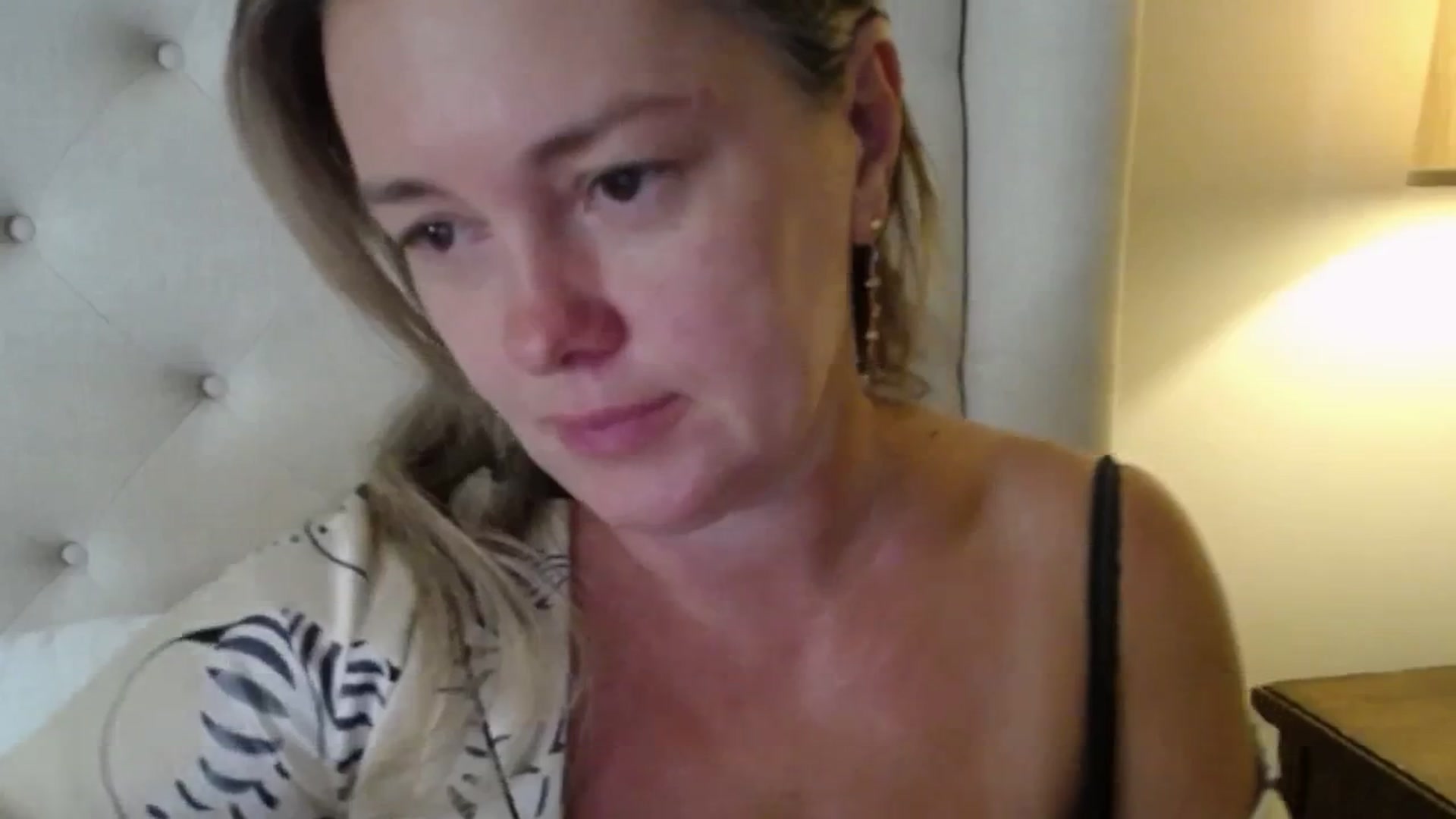 Gallery image thumbnail from J0llye's myfreecams stream on, 08/29/2025, 15:35 image 20 of 20