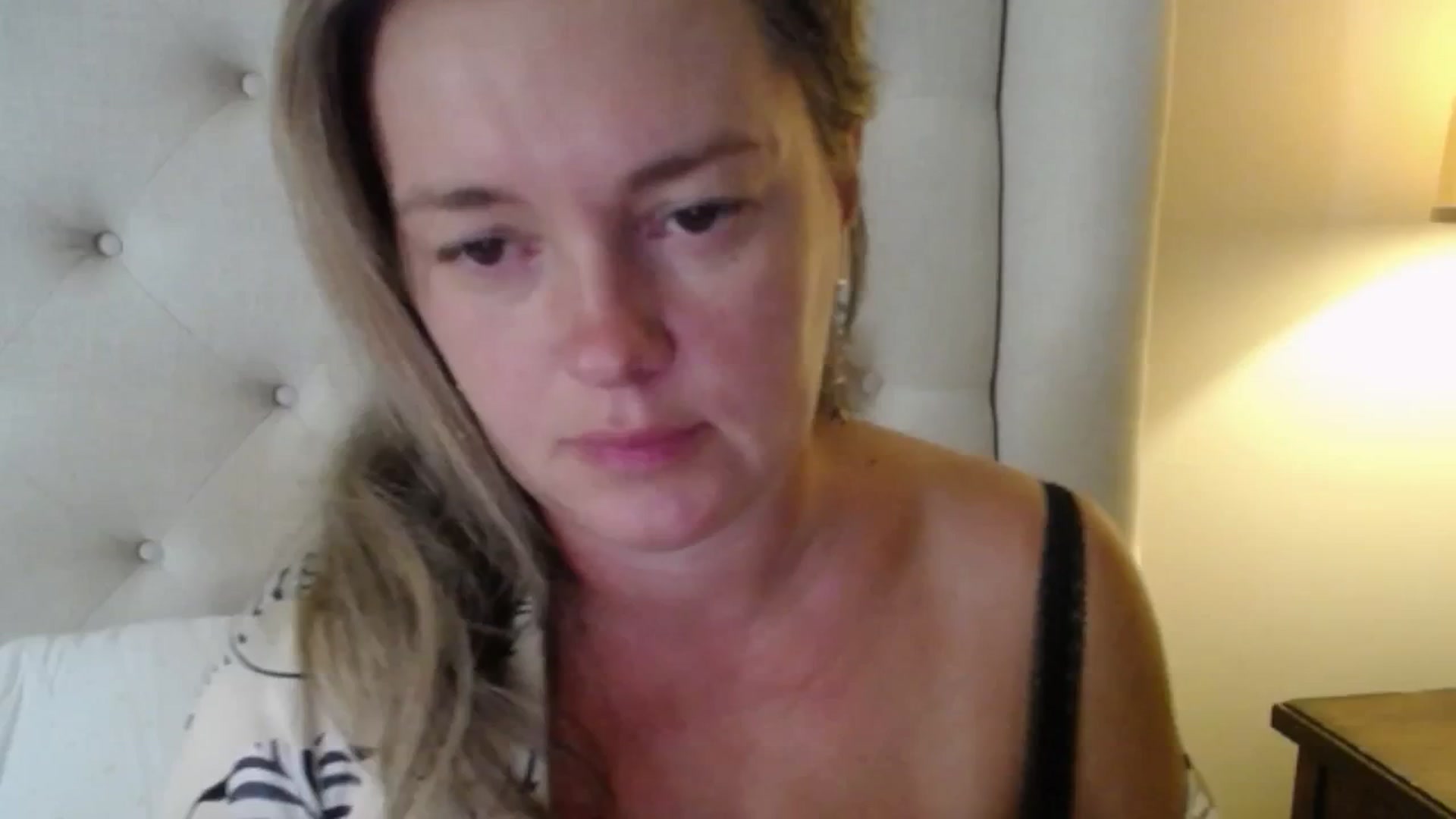 Gallery image thumbnail from J0llye's myfreecams stream on, 08/29/2025, 16:14 image 3 of 20