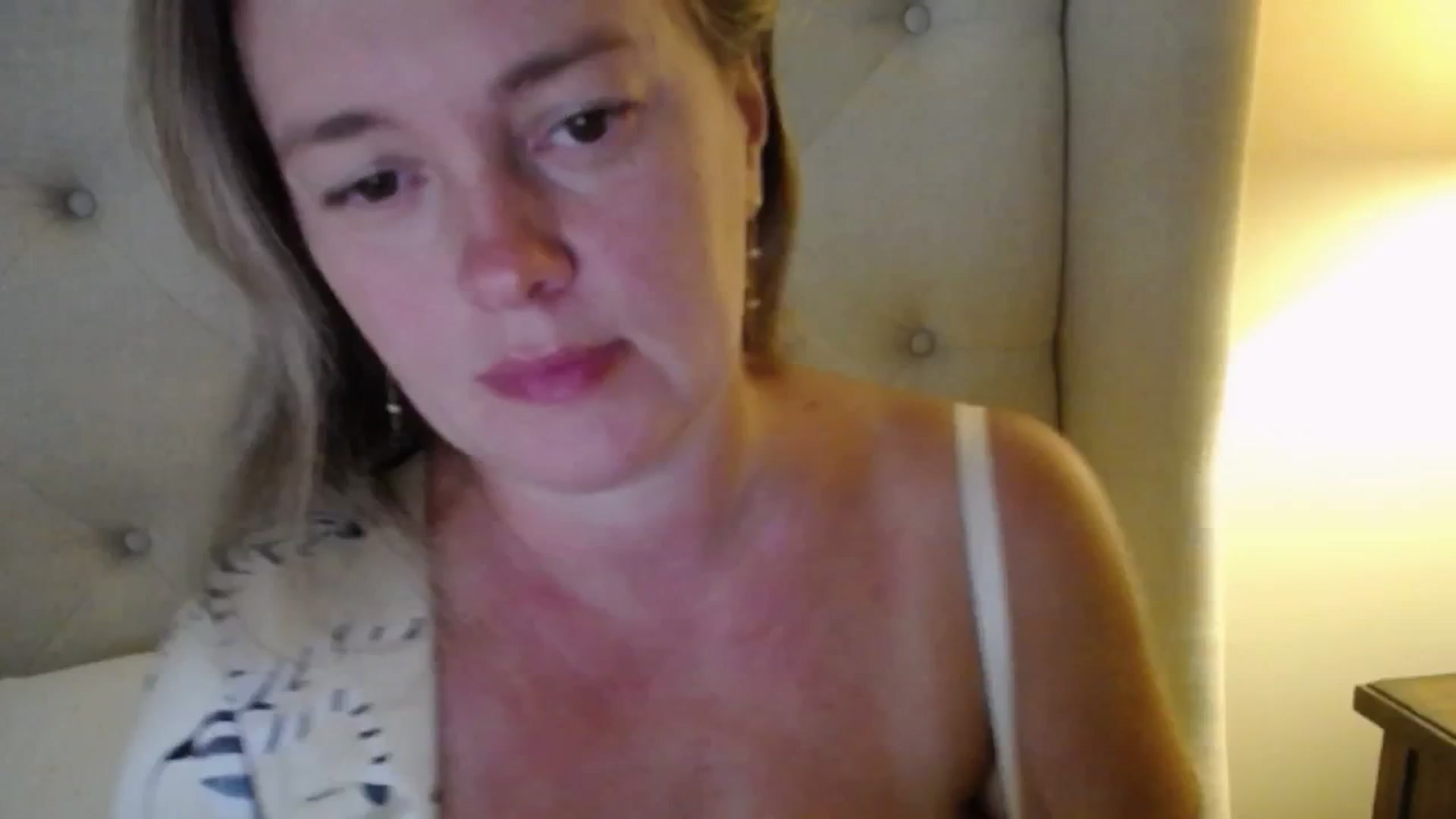 Gallery image thumbnail from J0llye's myfreecams stream on, 08/30/2025, 20:48 image 7 of 20