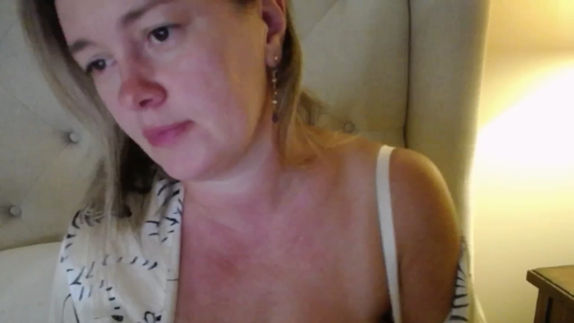 Gallery image thumbnail from J0llye's myfreecams stream on, 08/30/2025, 20:48 image 18 of 20