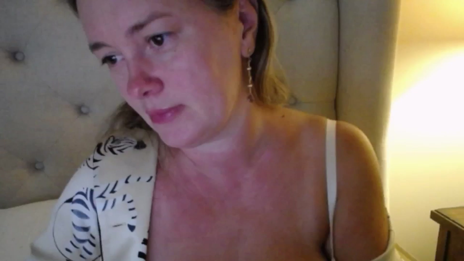 Gallery image thumbnail from J0llye's myfreecams stream on, 08/30/2025, 20:48 image 4 of 20