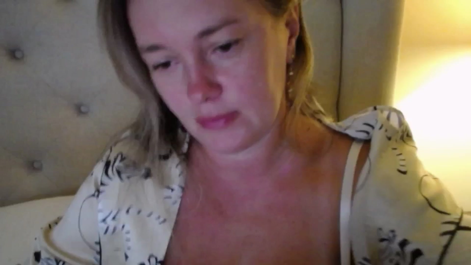 Gallery image thumbnail from J0llye's myfreecams stream on, 08/30/2025, 20:48 image 13 of 20
