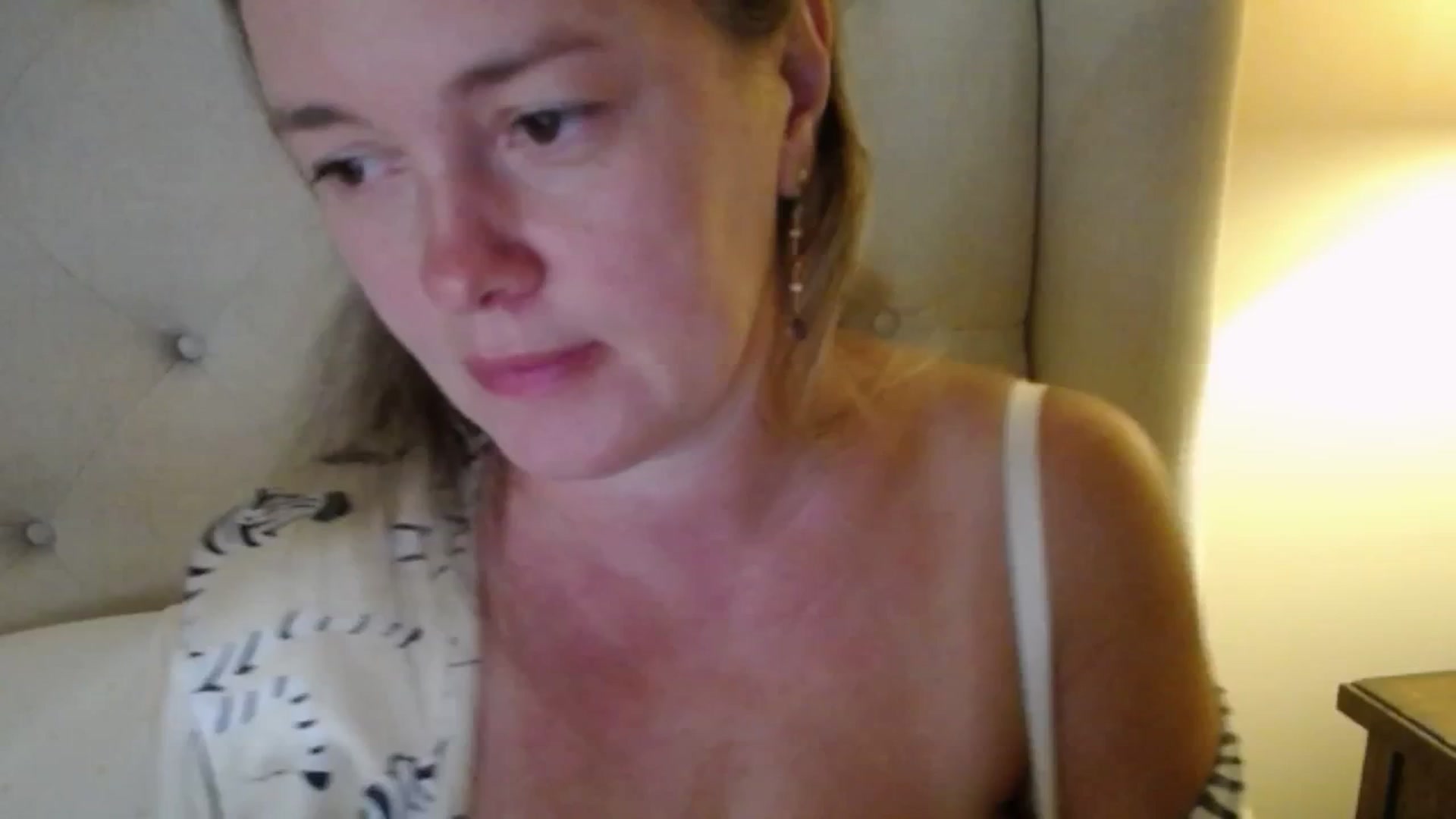 Gallery image thumbnail from J0llye's myfreecams stream on, 08/30/2025, 20:48 image 19 of 20