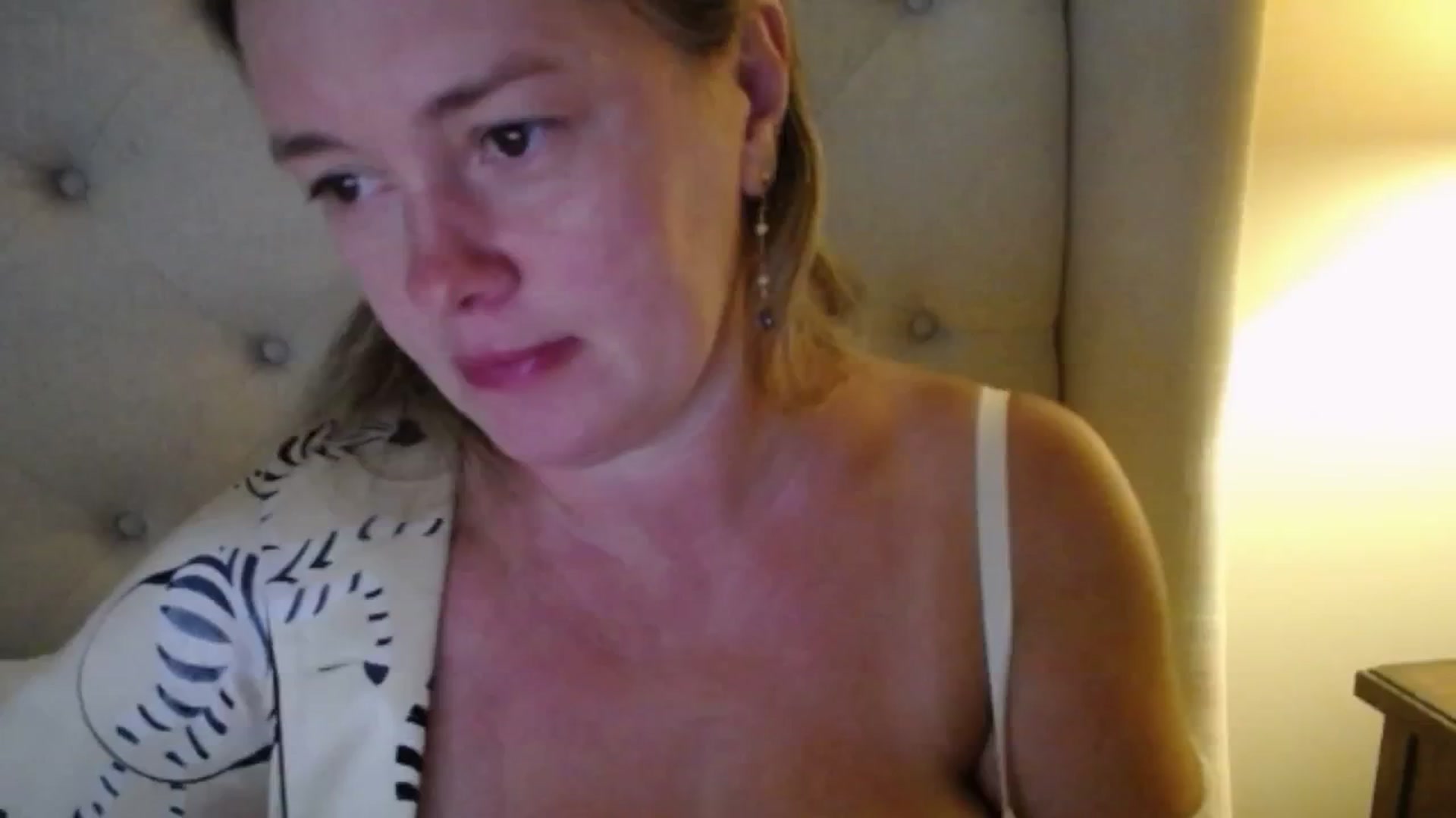 Gallery image thumbnail from J0llye's myfreecams stream on, 08/30/2025, 20:48 image 6 of 20
