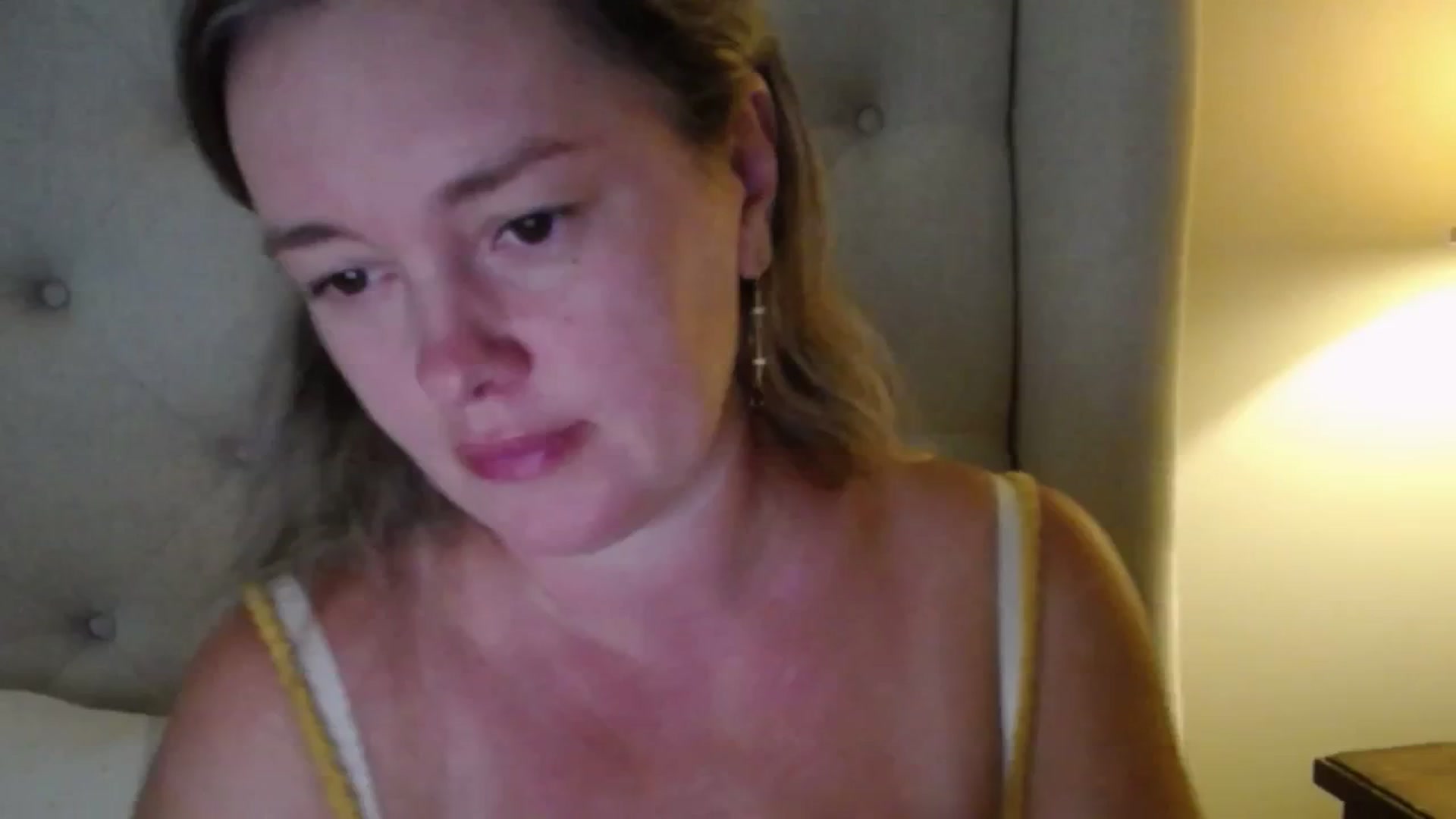 Gallery image thumbnail from J0llye's myfreecams stream on, 09/01/2025, 20:33 image 15 of 20