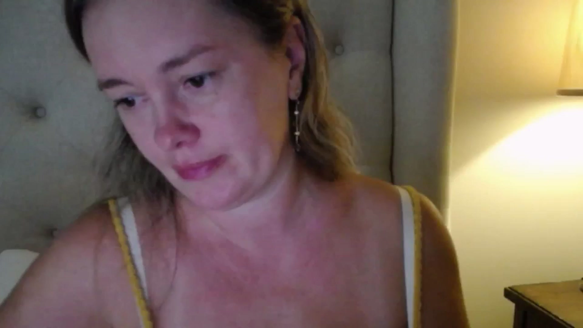 Gallery image thumbnail from J0llye's myfreecams stream on, 09/01/2025, 20:33 image 6 of 20