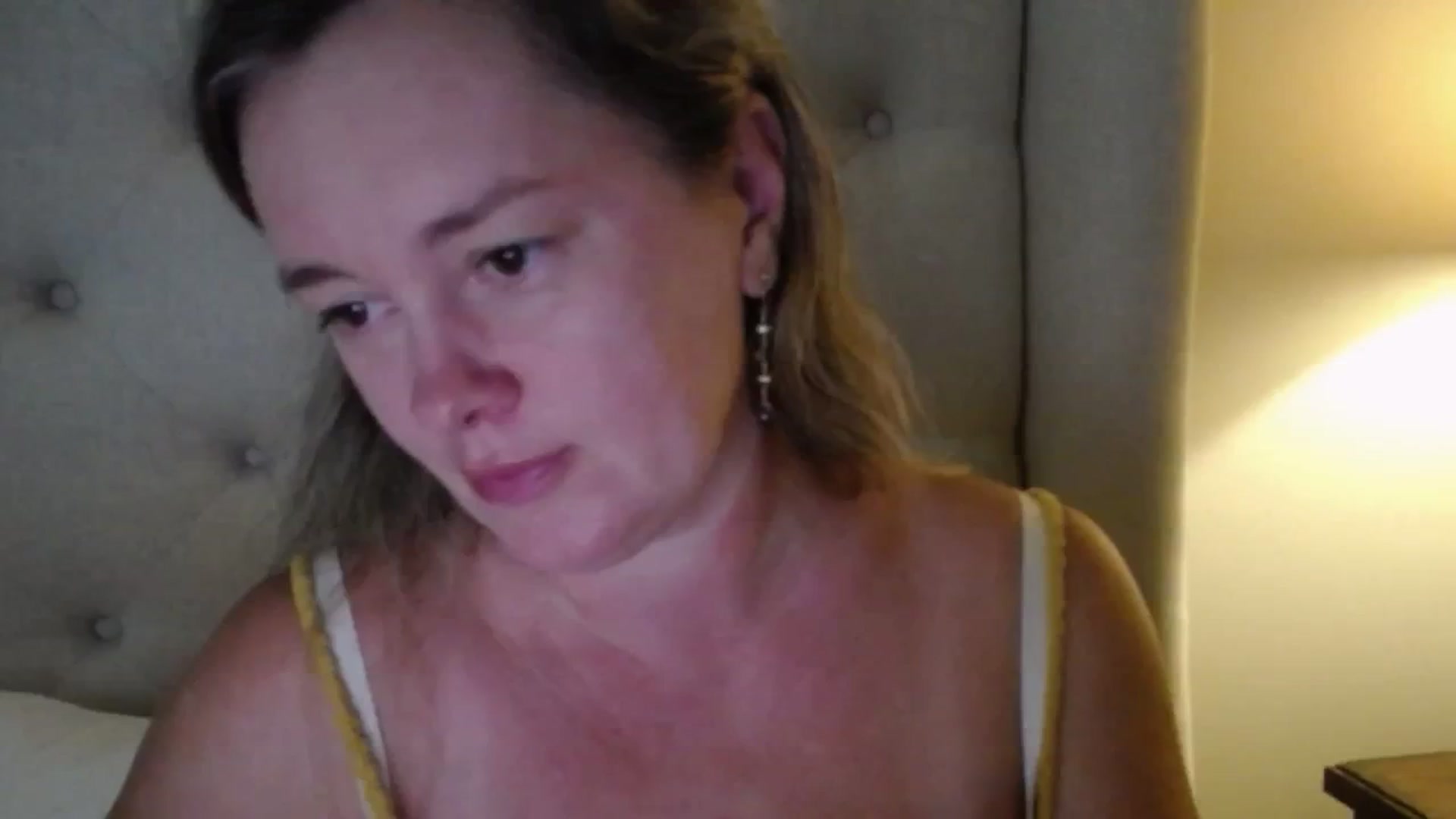 Gallery image thumbnail from J0llye's myfreecams stream on, 09/01/2025, 20:33 image 19 of 20