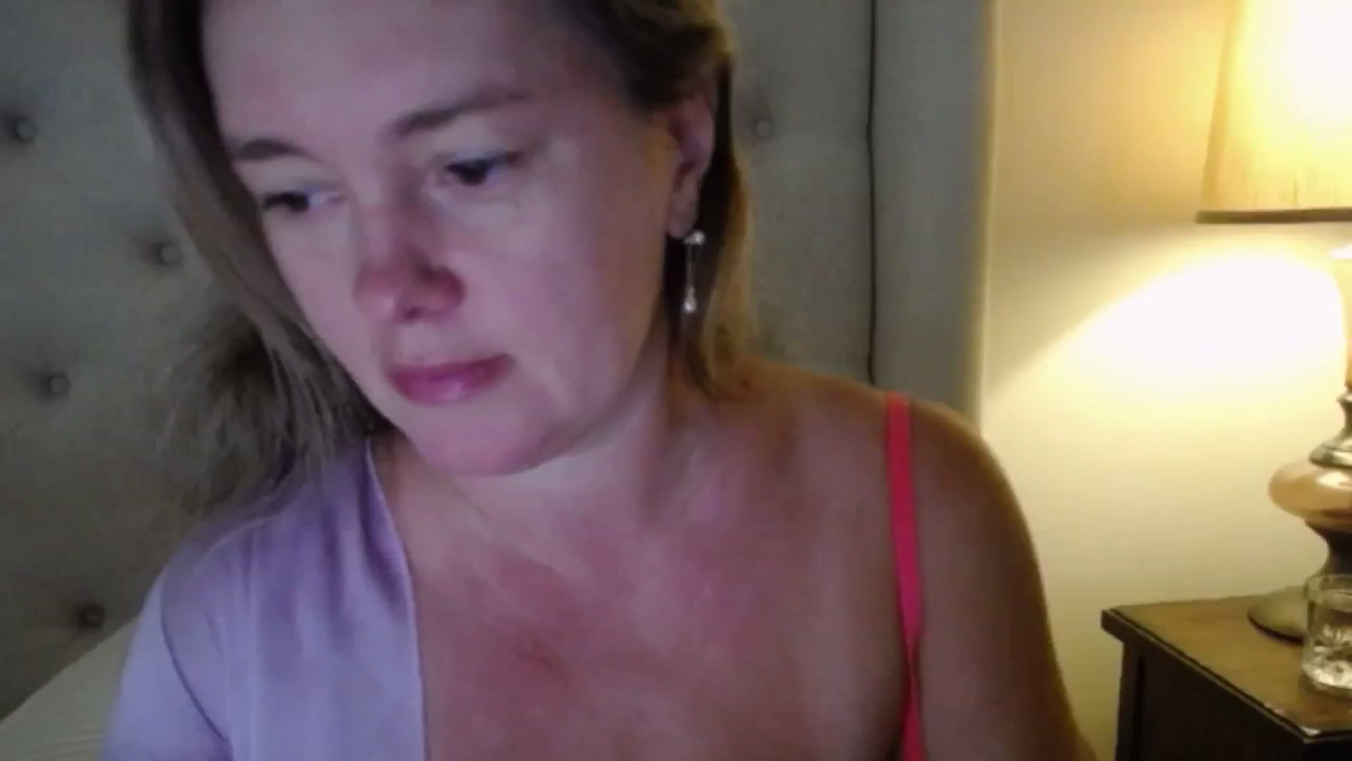 Gallery image thumbnail from J0llye's myfreecams stream on, 09/02/2025, 16:05 image 17 of 20