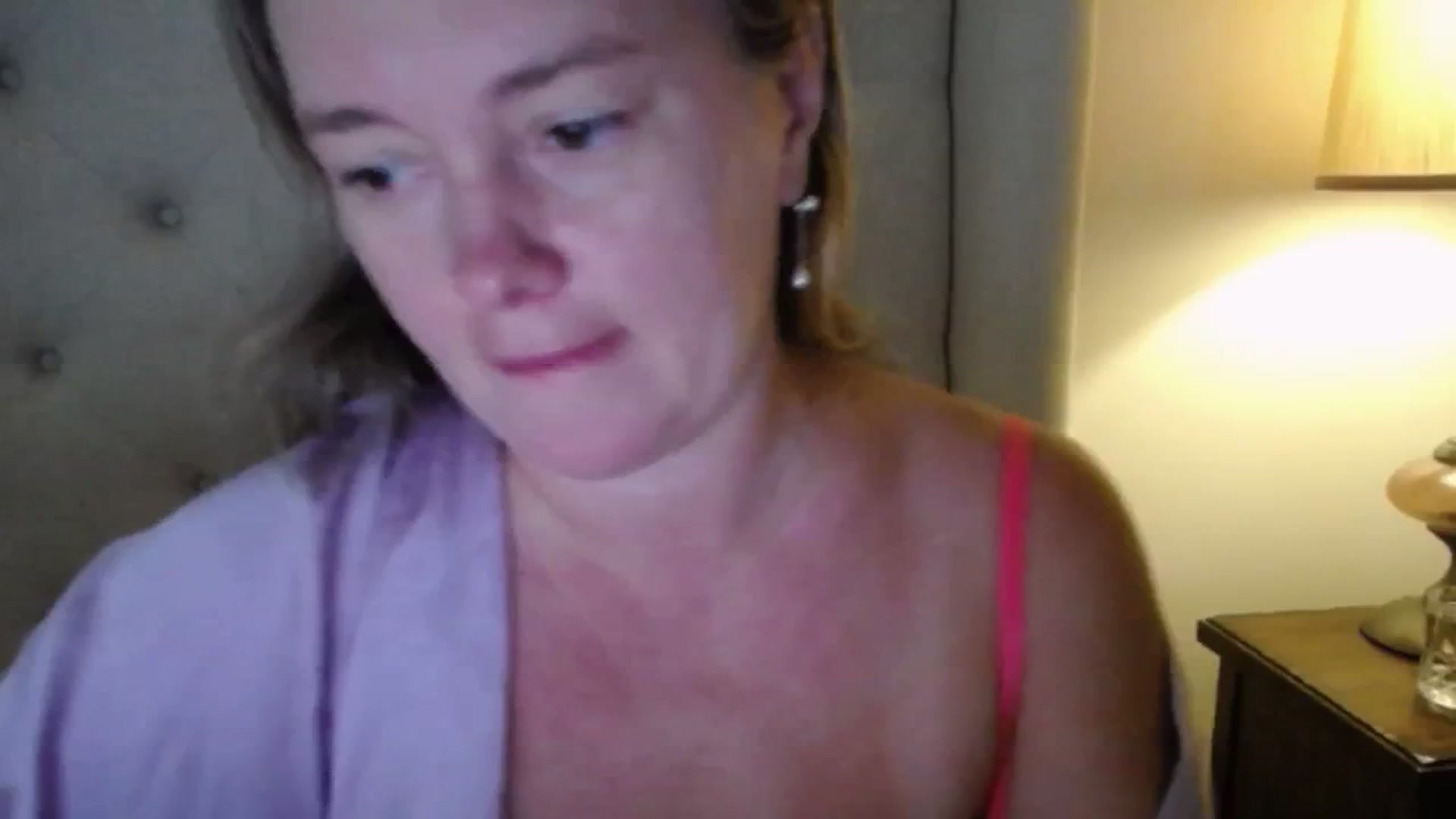 Gallery image thumbnail from J0llye's myfreecams stream on, 09/02/2025, 16:31 image 9 of 20