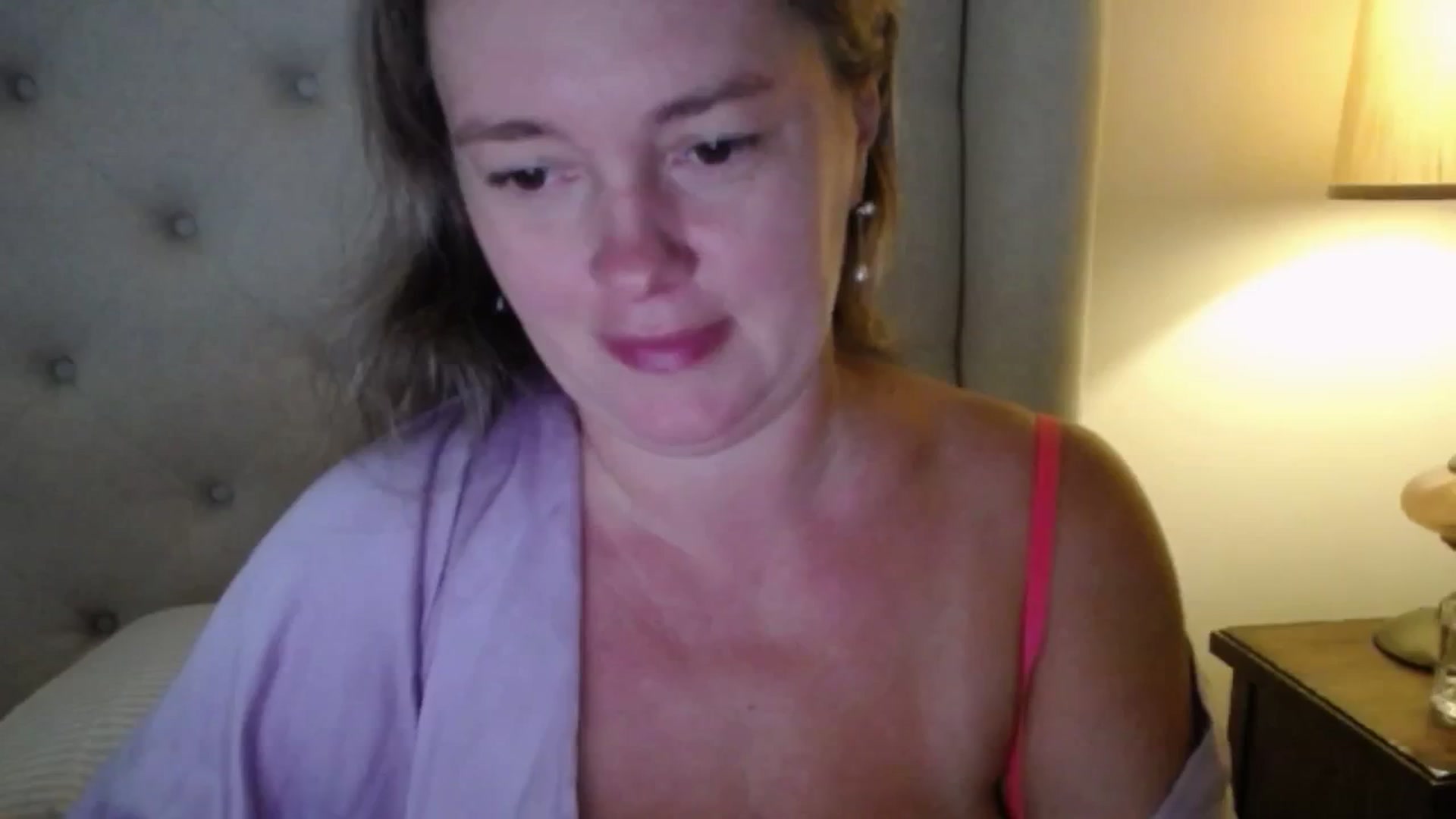 Gallery image thumbnail from J0llye's myfreecams stream on, 09/02/2025, 16:31 image 17 of 20