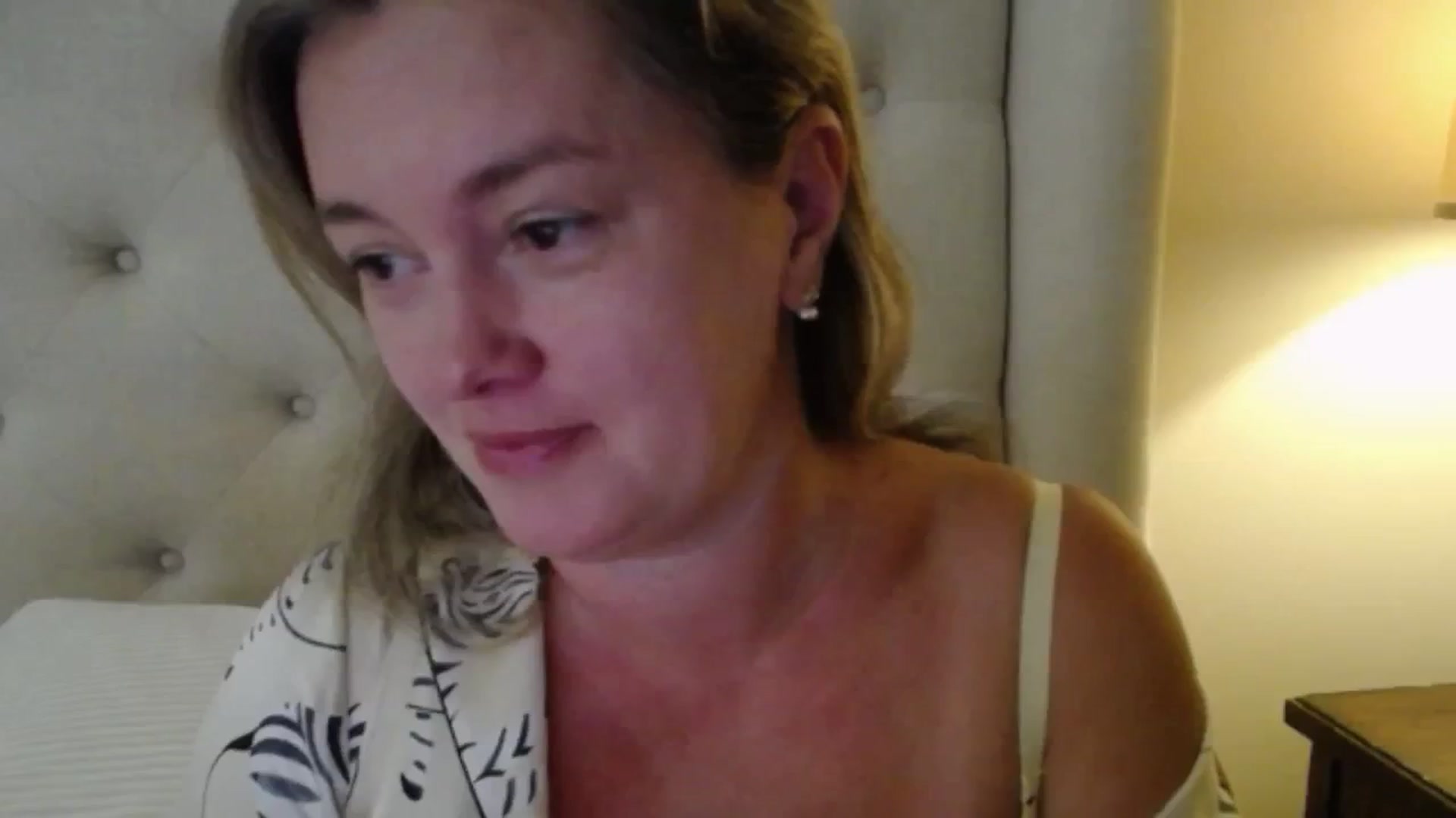 Gallery image thumbnail from J0llye's myfreecams stream on, 09/03/2025, 16:16 image 7 of 20