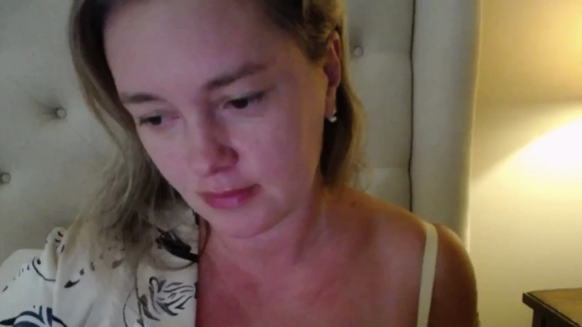 Gallery image thumbnail from J0llye's myfreecams stream on, 09/03/2025, 16:16 image 13 of 20