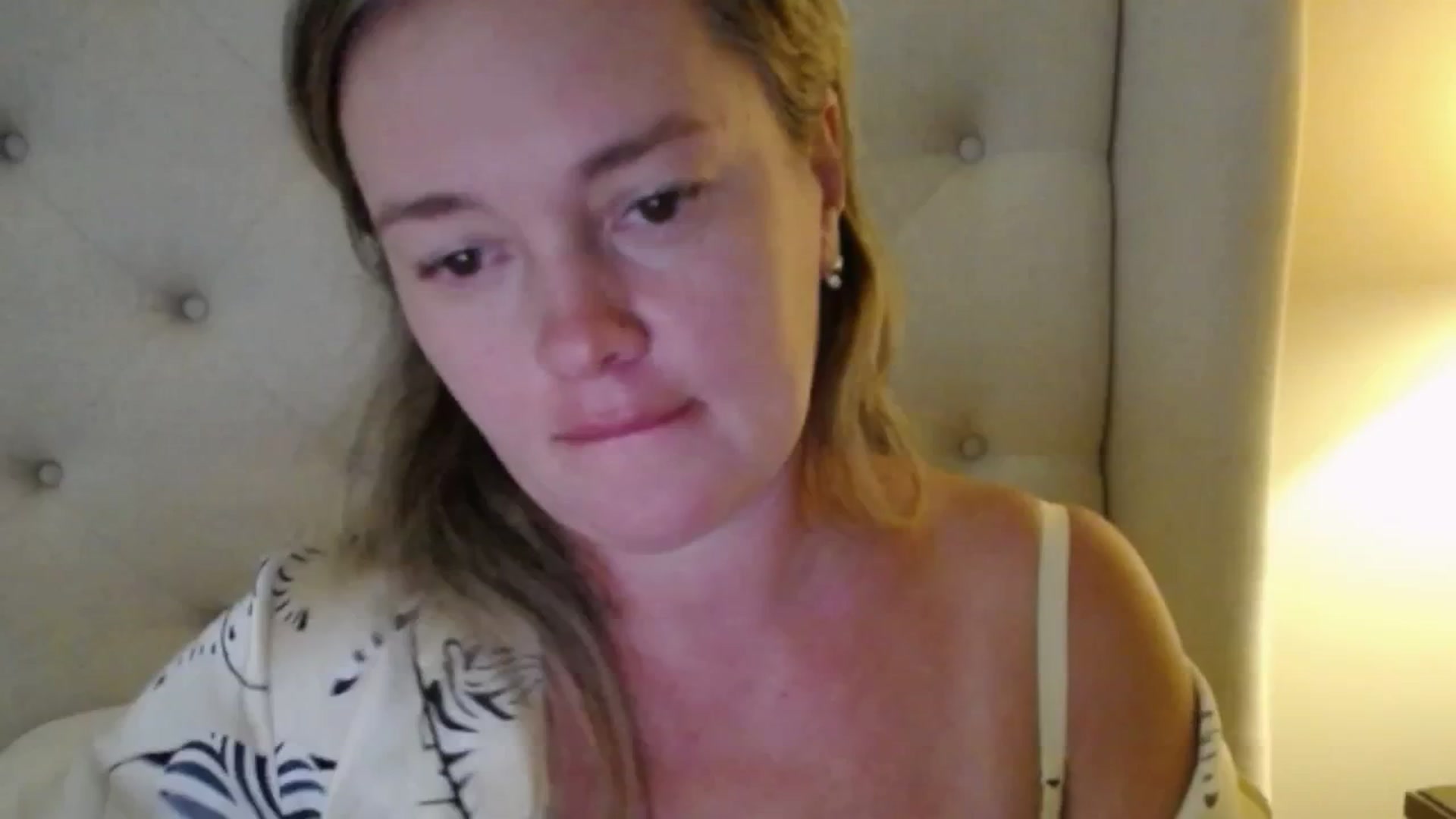Gallery image thumbnail from J0llye's myfreecams stream on, 09/03/2025, 19:02 image 16 of 20