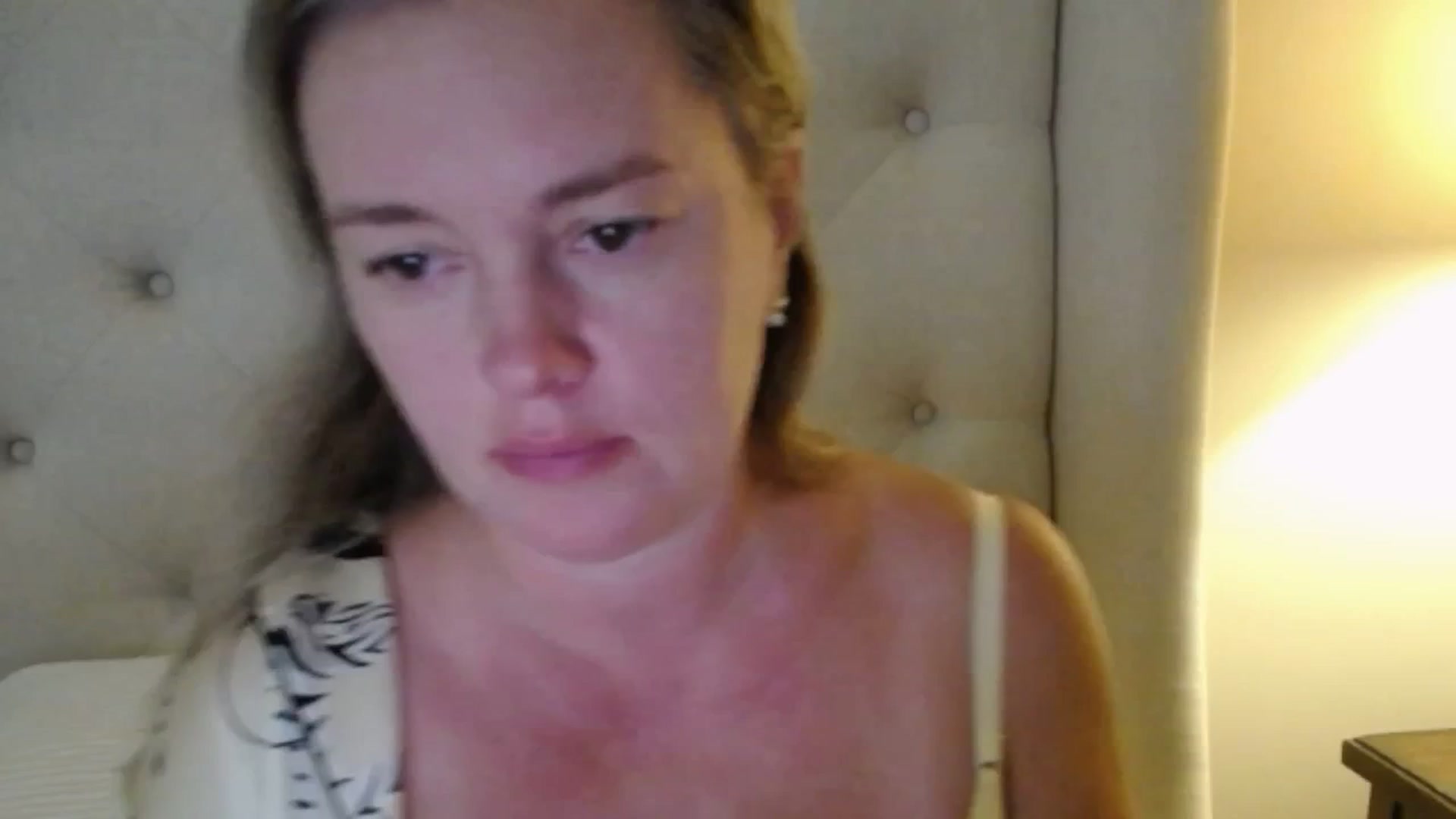 Gallery image thumbnail from J0llye's myfreecams stream on, 09/03/2025, 19:02 image 4 of 20
