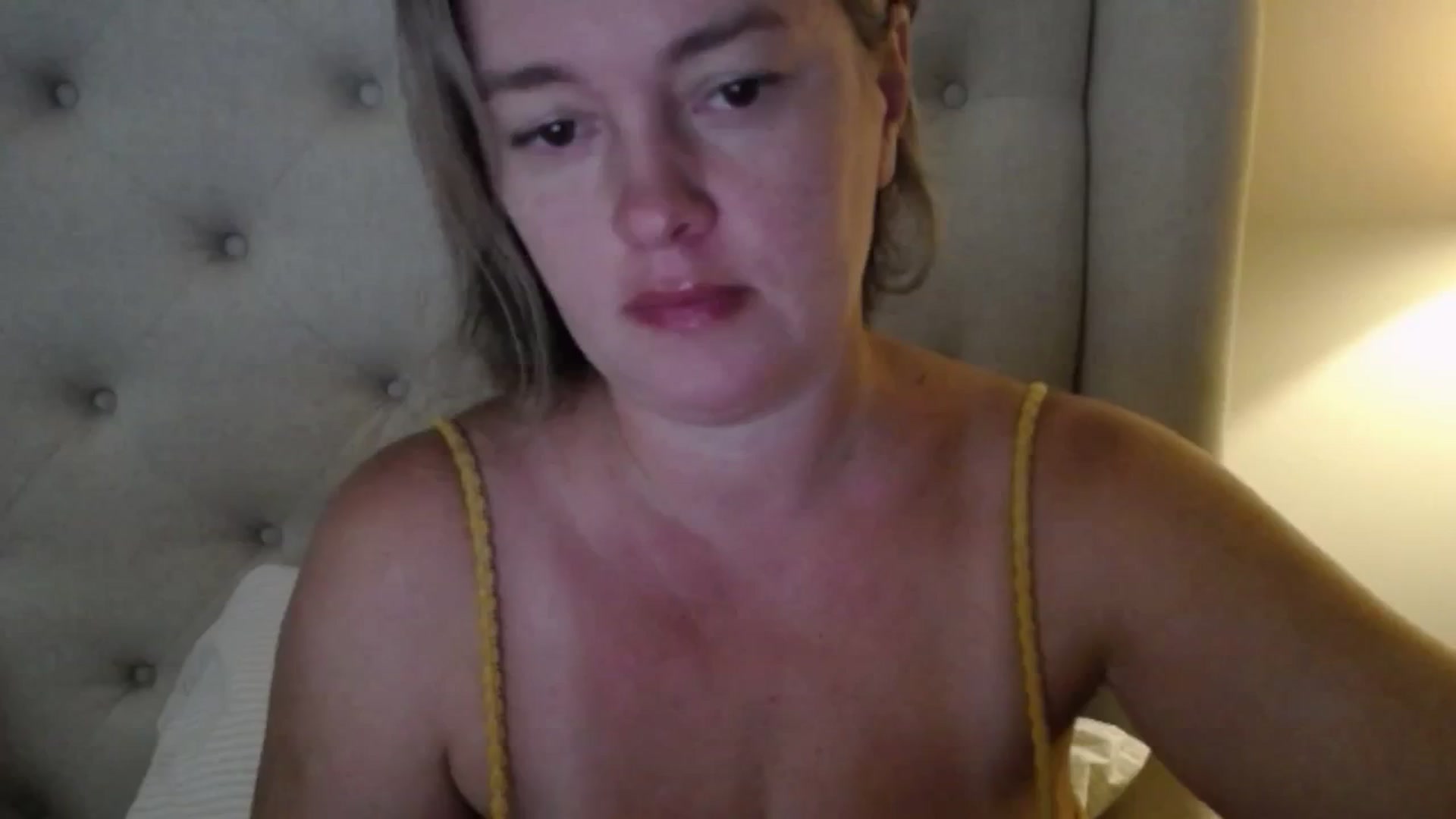 Gallery image thumbnail from J0llye's myfreecams stream on, 09/04/2025, 15:35 image 1 of 20