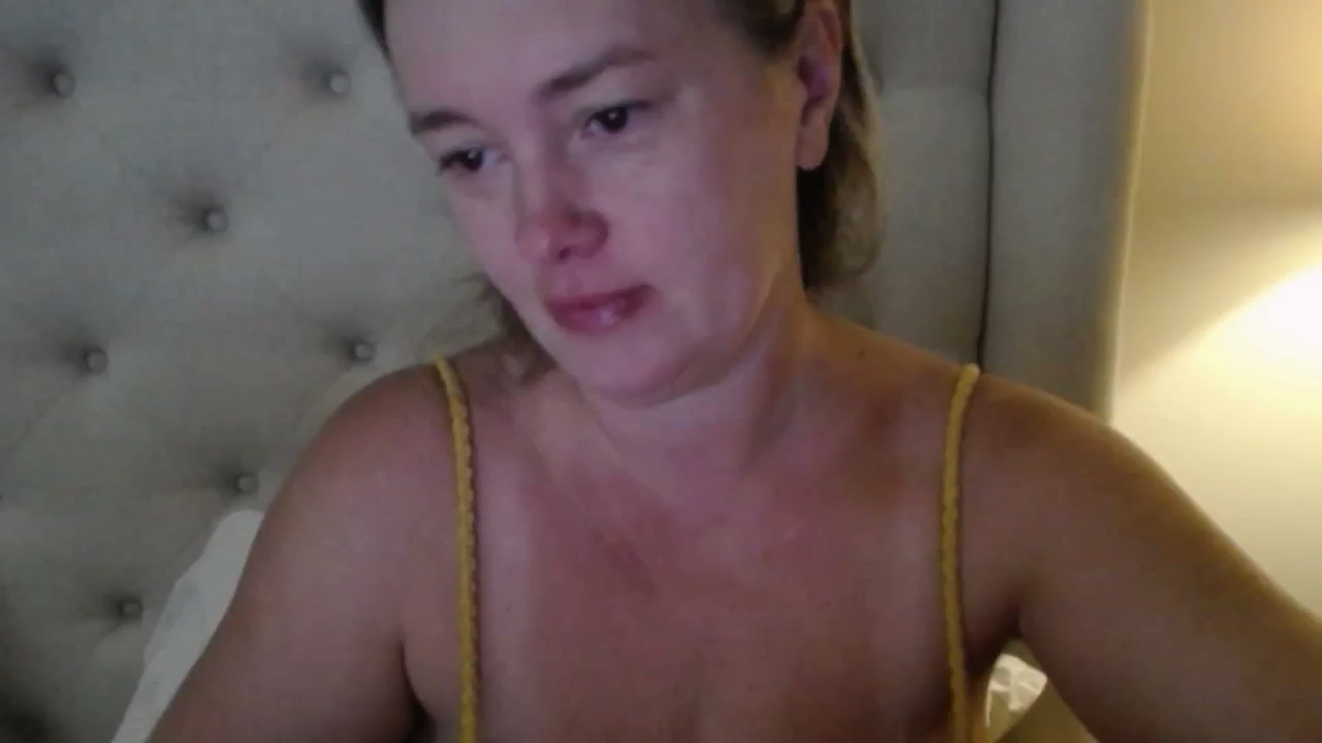 Gallery image thumbnail from J0llye's myfreecams stream on, 09/04/2025, 15:35 image 2 of 20