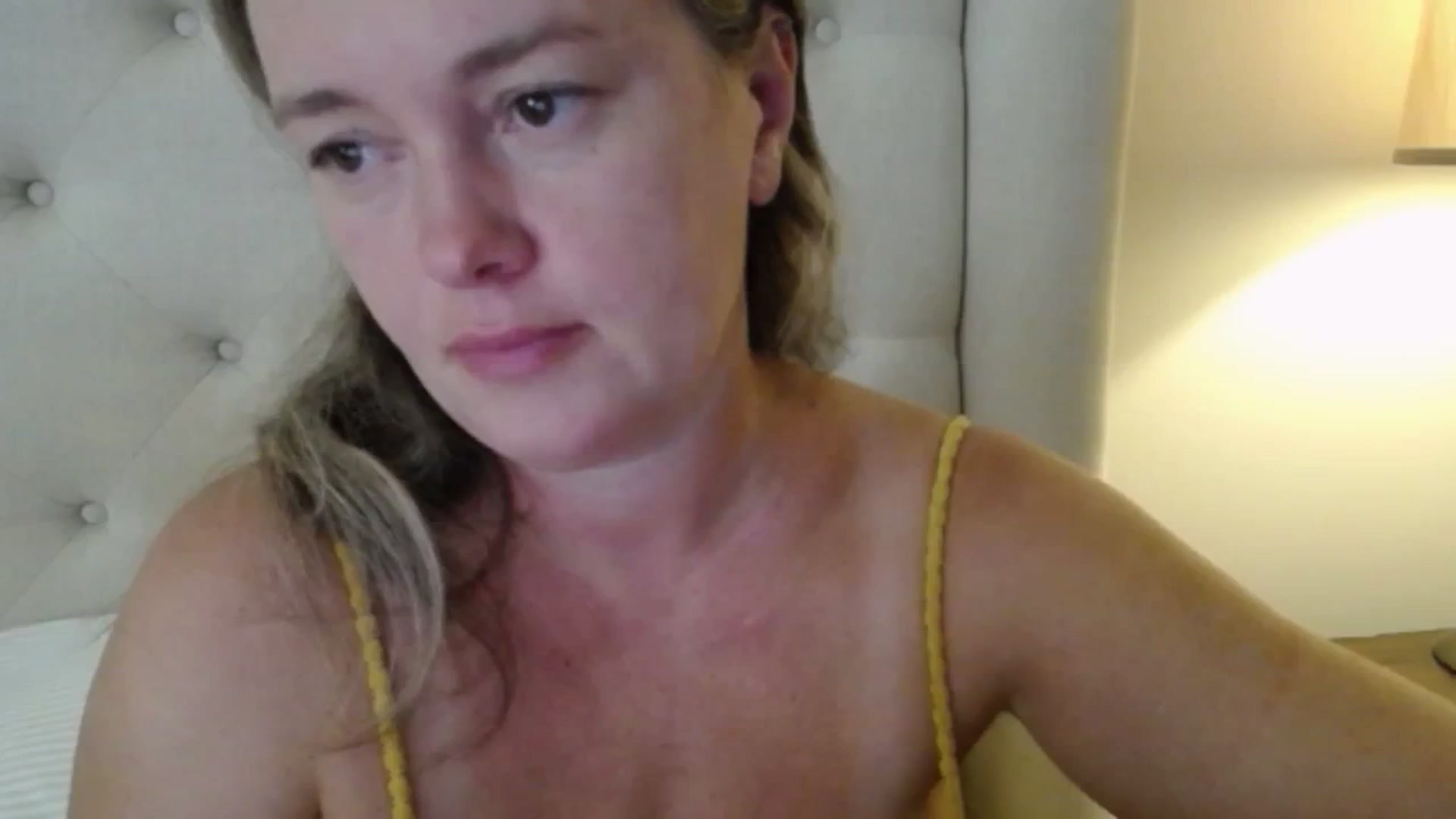 Gallery image thumbnail from J0llye's myfreecams stream on, 09/04/2025, 16:27 image 7 of 20