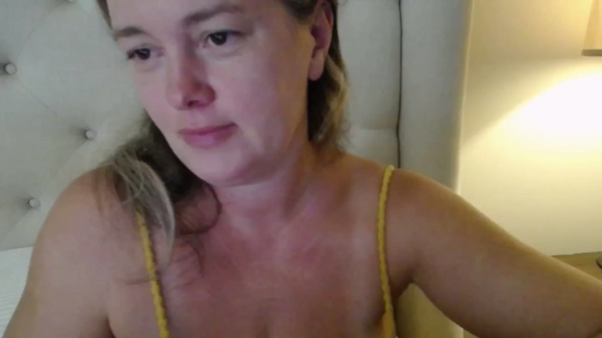 Gallery image thumbnail from J0llye's myfreecams stream on, 09/04/2025, 16:27 image 19 of 20