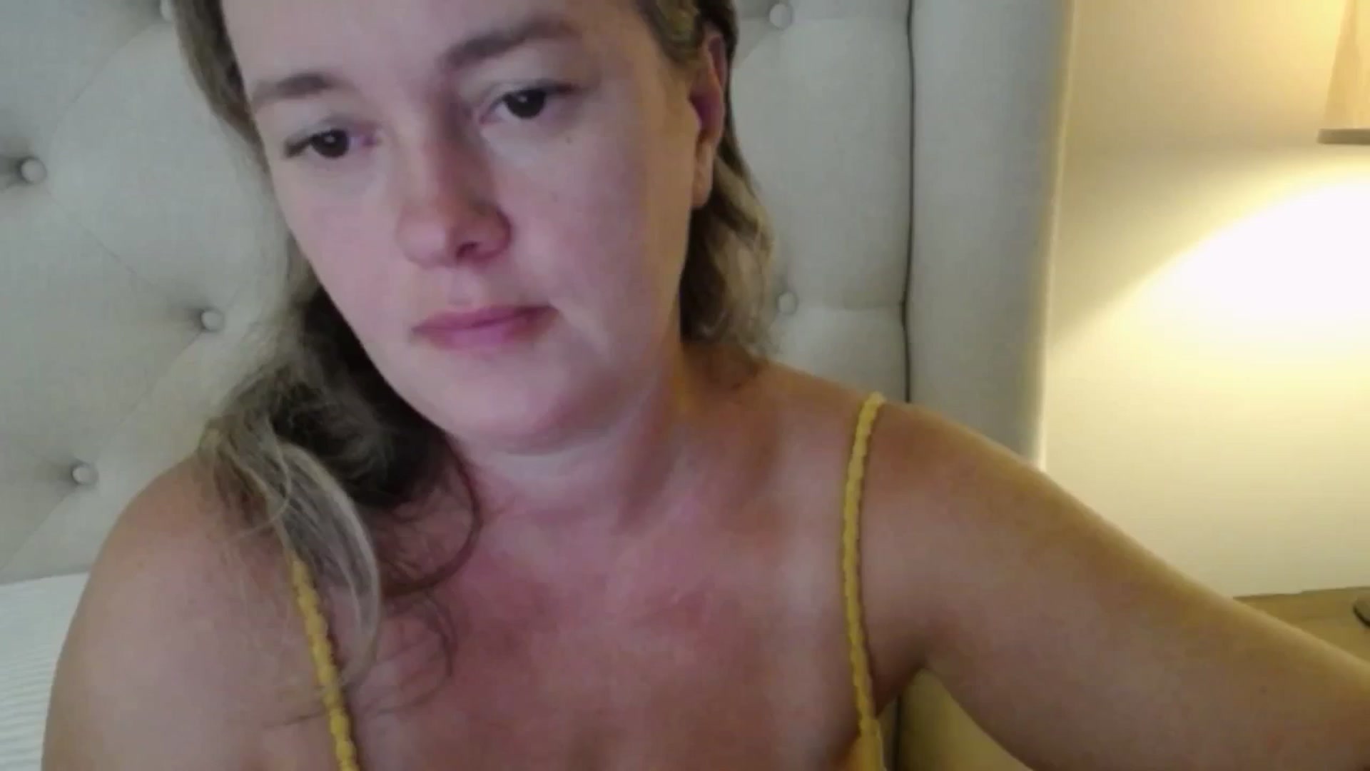 Gallery image thumbnail from J0llye's myfreecams stream on, 09/04/2025, 16:27 image 16 of 20