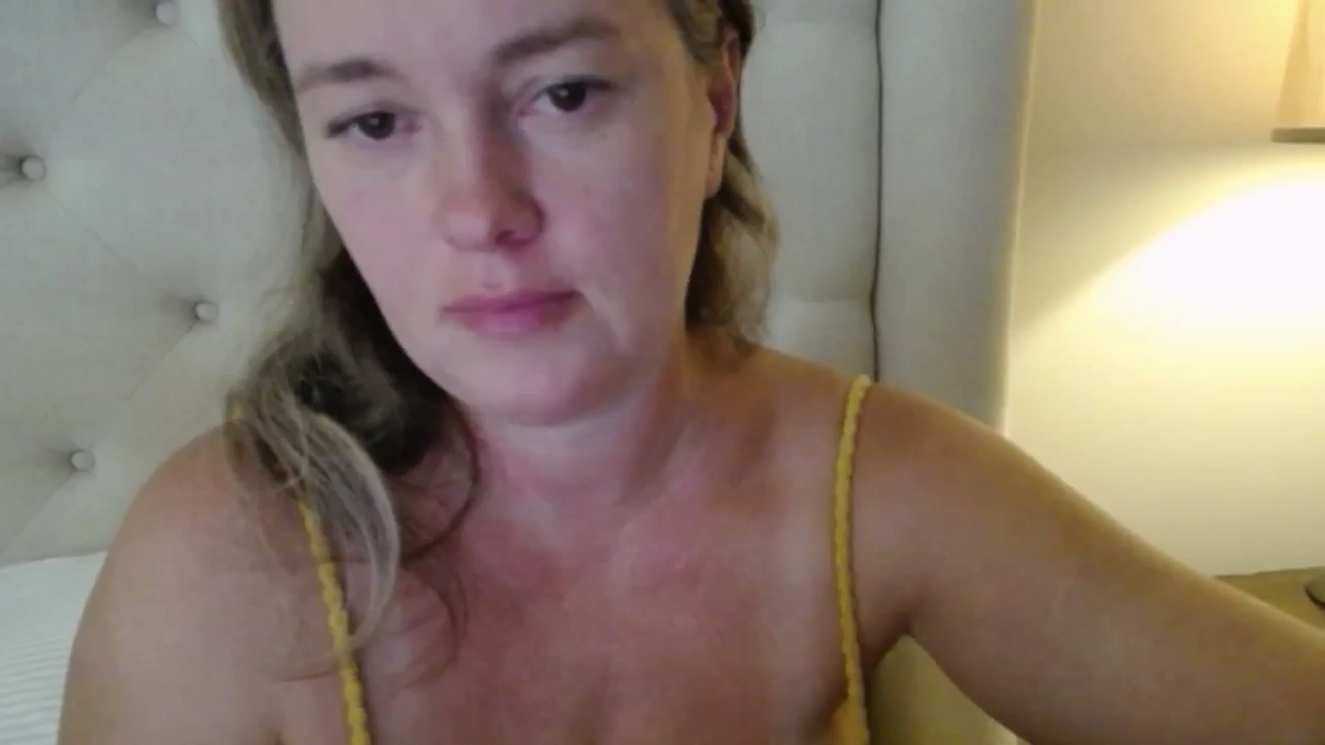 Gallery image thumbnail from J0llye's myfreecams stream on, 09/04/2025, 16:27 image 11 of 20