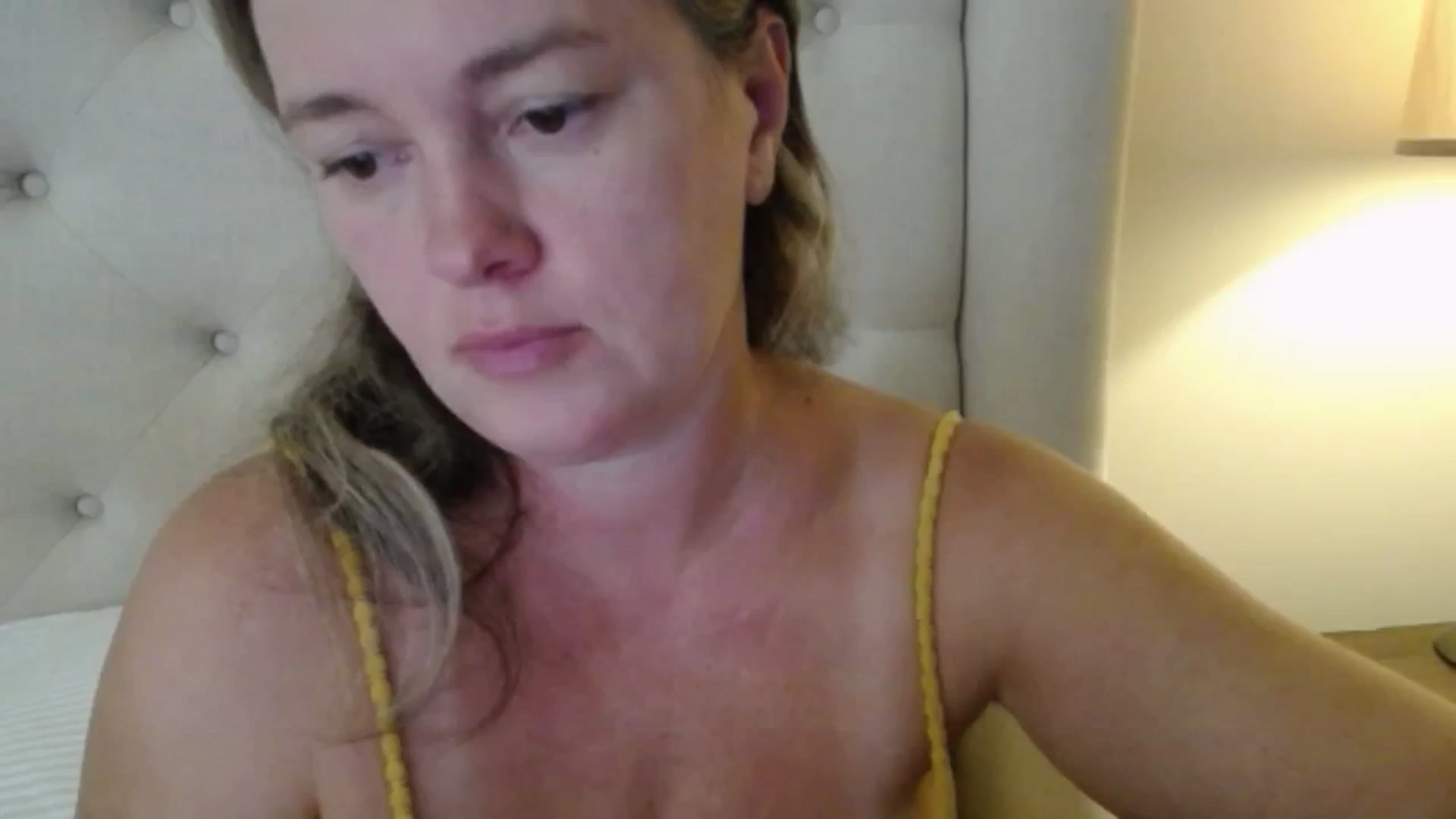 Gallery image thumbnail from J0llye's myfreecams stream on, 09/04/2025, 16:27 image 9 of 20