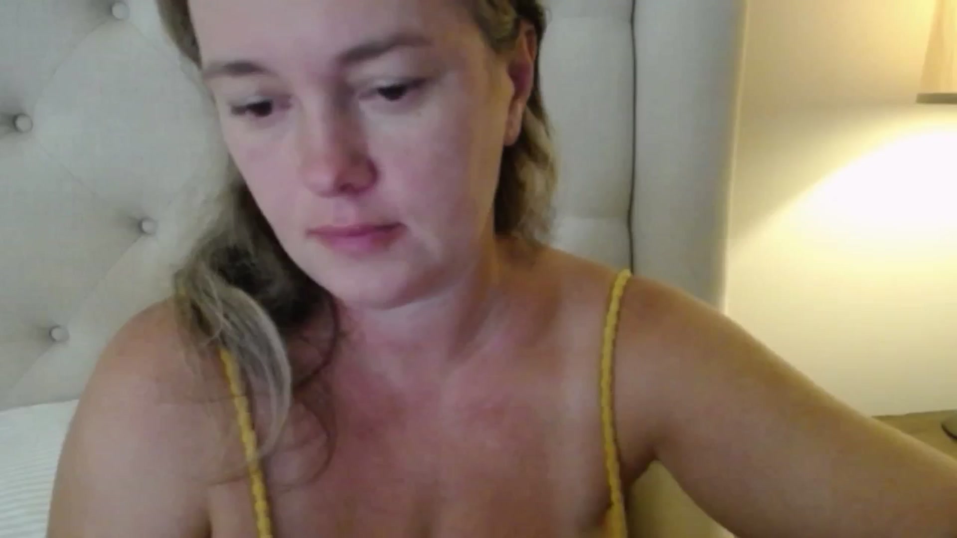 Gallery image thumbnail from J0llye's myfreecams stream on, 09/04/2025, 16:27 image 8 of 20