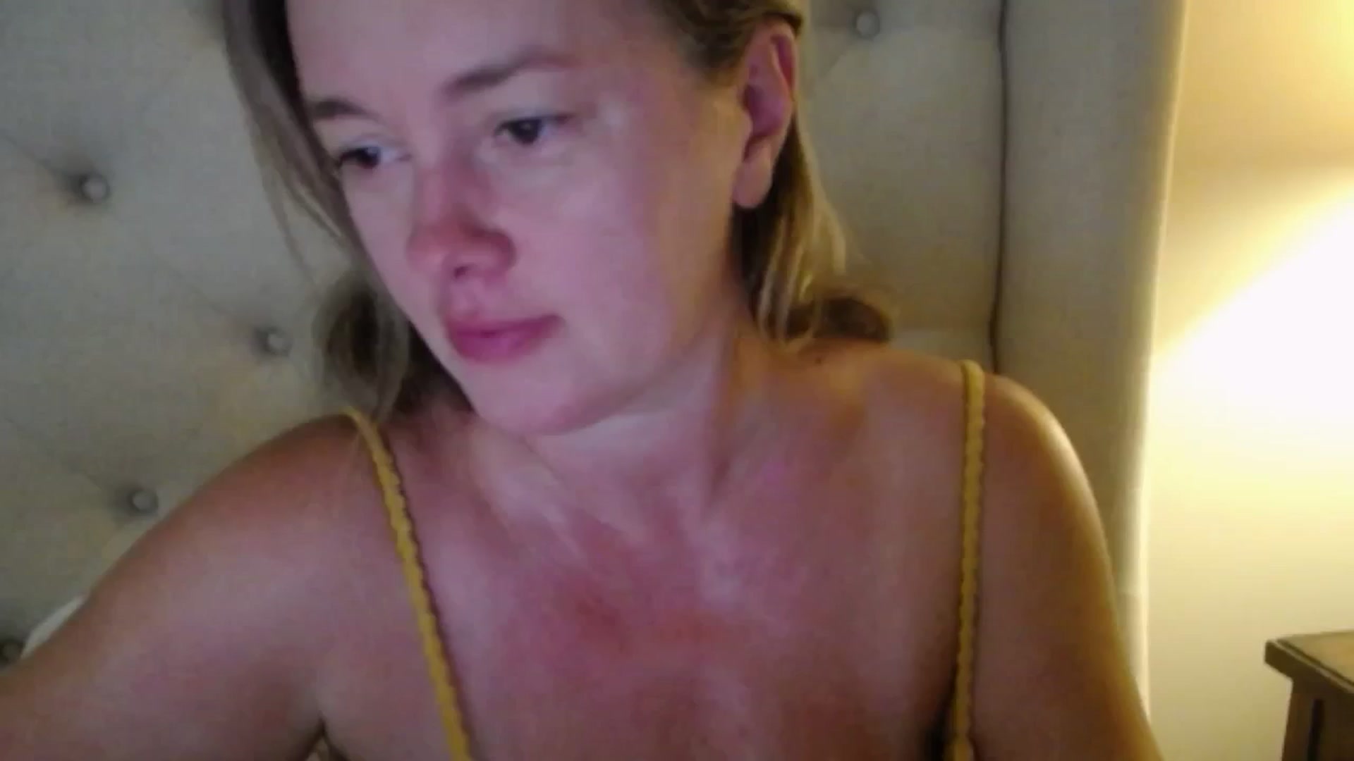 Gallery image thumbnail from J0llye's myfreecams stream on, 09/04/2025, 18:56 image 3 of 20