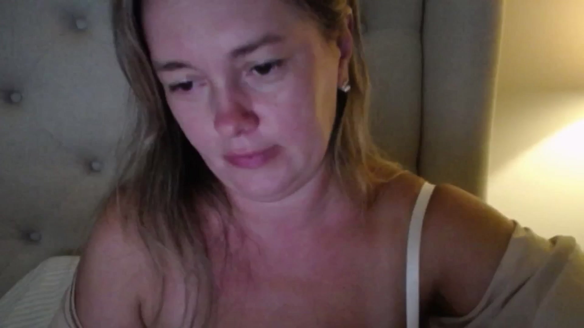Gallery image thumbnail from J0llye's myfreecams stream on, 09/05/2025, 19:14 image 20 of 20