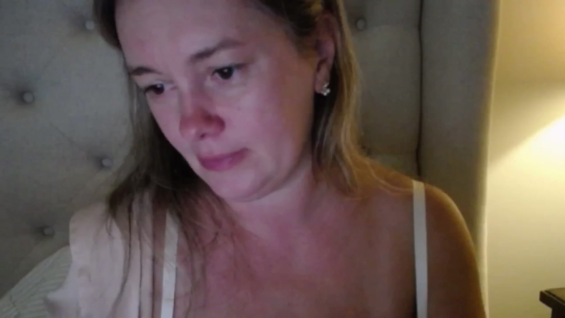 Gallery image thumbnail from J0llye's myfreecams stream on, 09/05/2025, 19:14 image 11 of 20