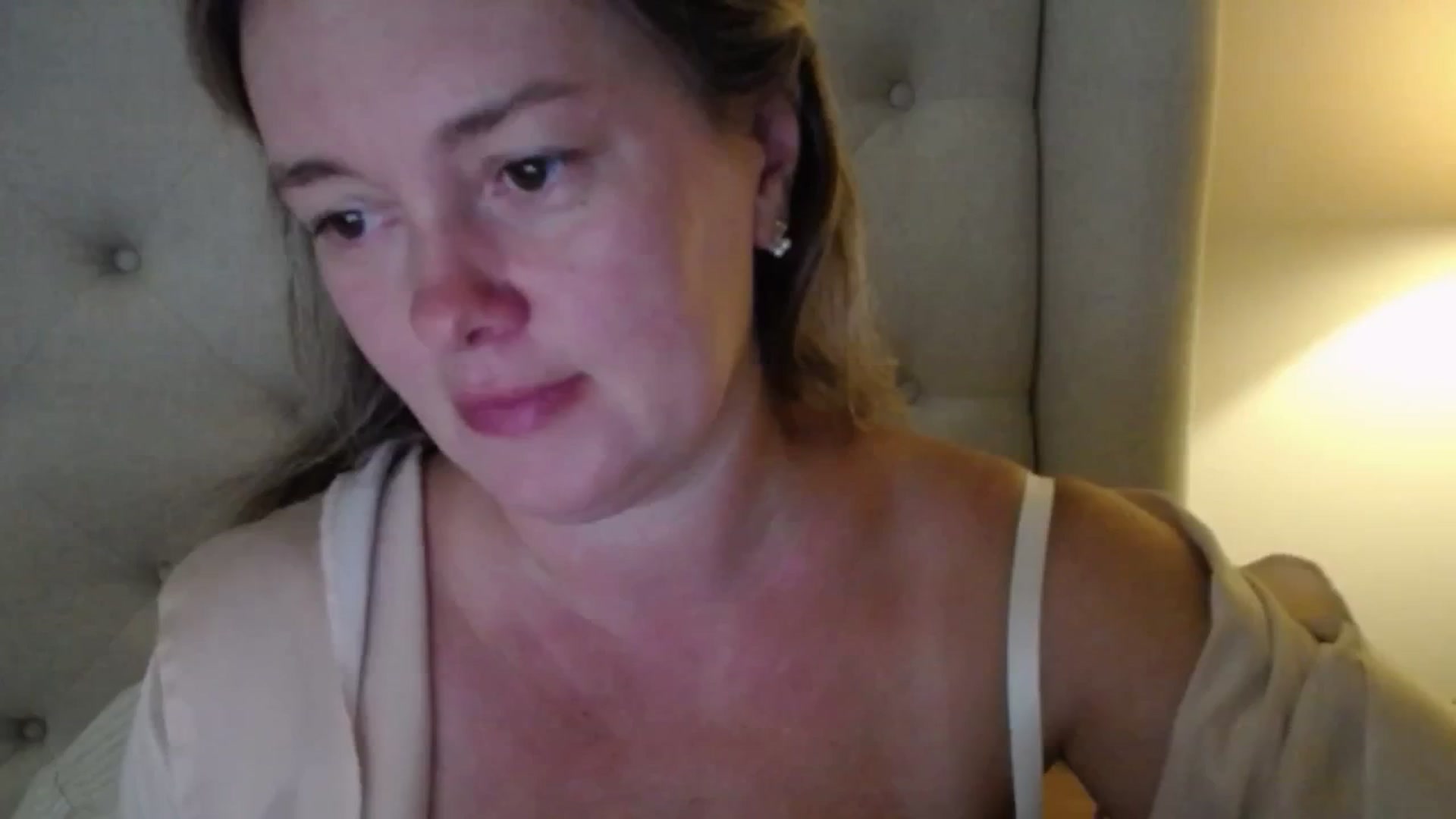 Gallery image thumbnail from J0llye's myfreecams stream on, 09/05/2025, 19:14 image 4 of 20
