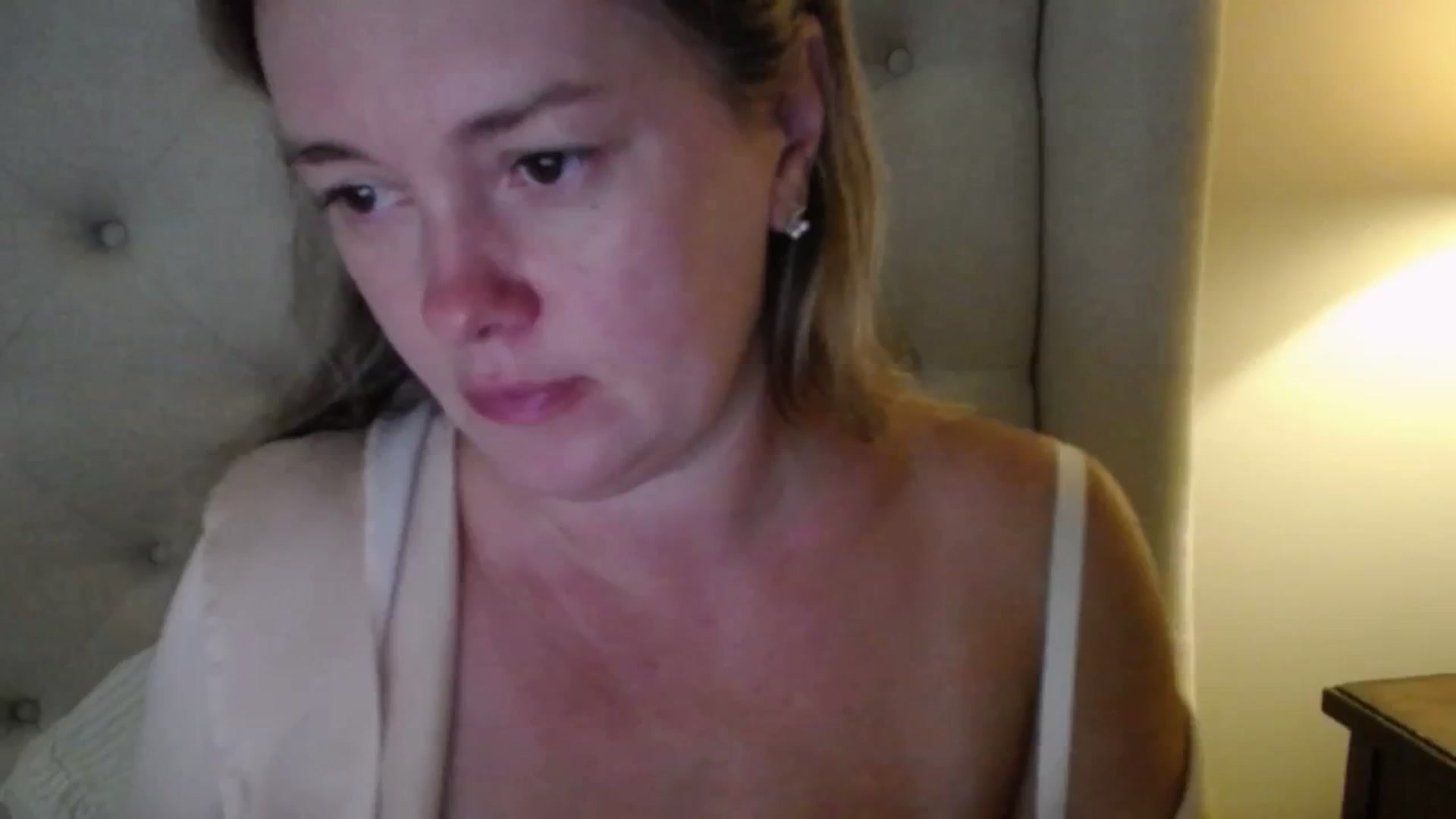 Gallery image thumbnail from J0llye's myfreecams stream on, 09/05/2025, 19:14 image 5 of 20