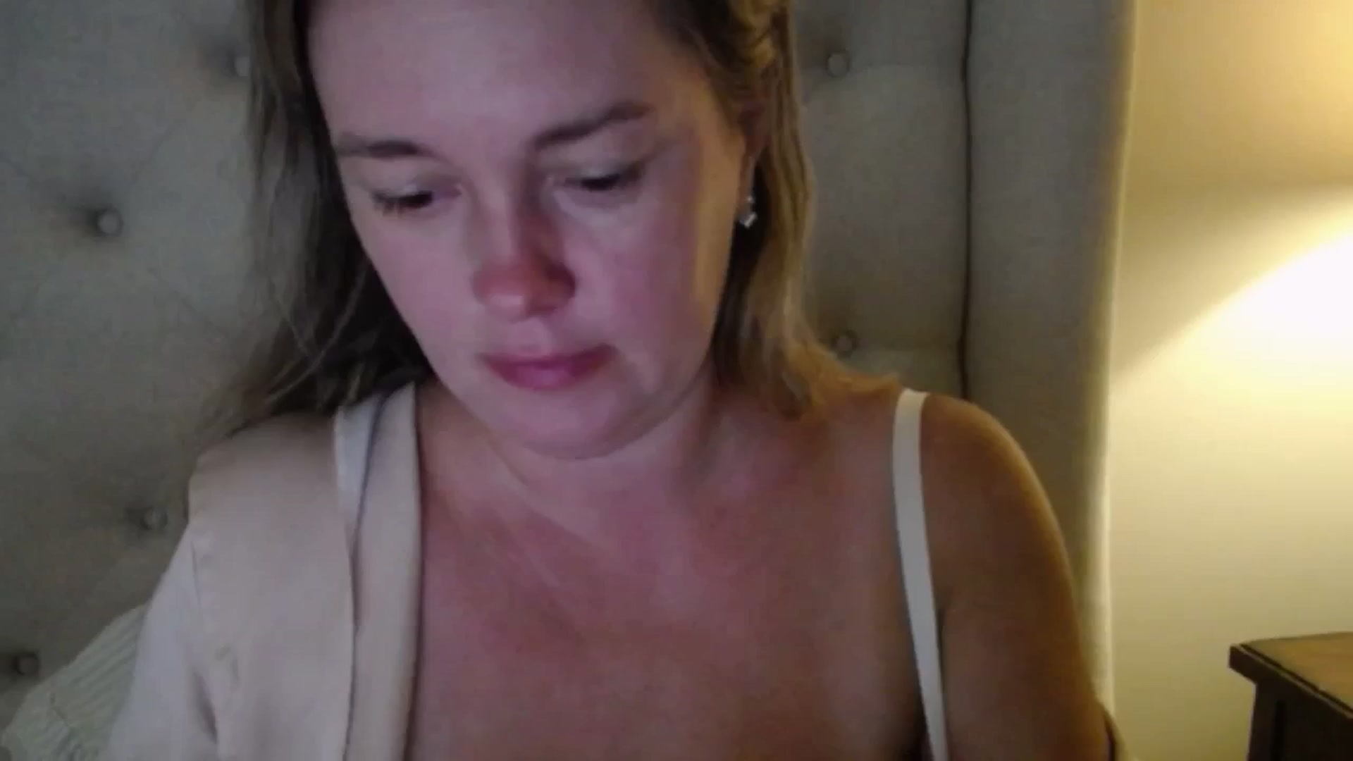 Gallery image thumbnail from J0llye's myfreecams stream on, 09/05/2025, 19:14 image 6 of 20