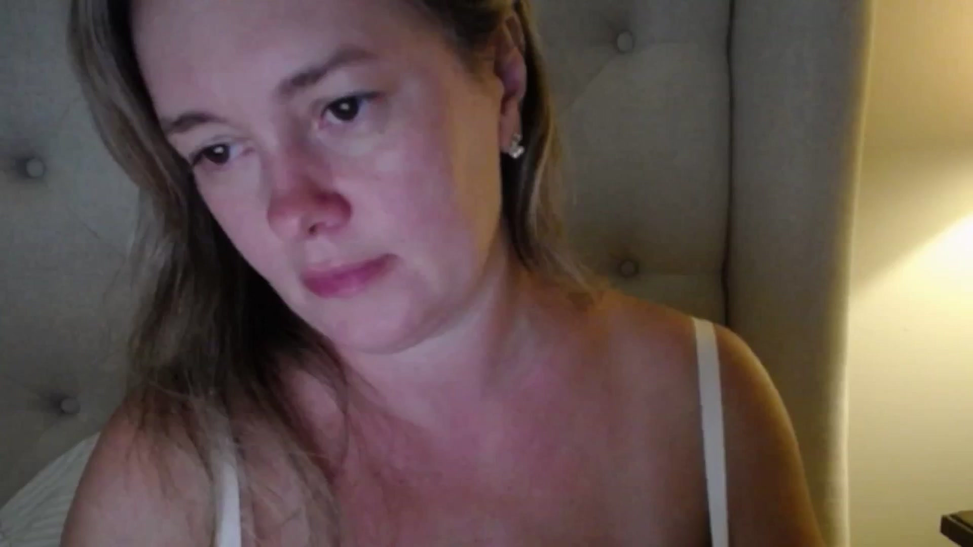 Gallery image thumbnail from J0llye's myfreecams stream on, 09/05/2025, 19:14 image 19 of 20