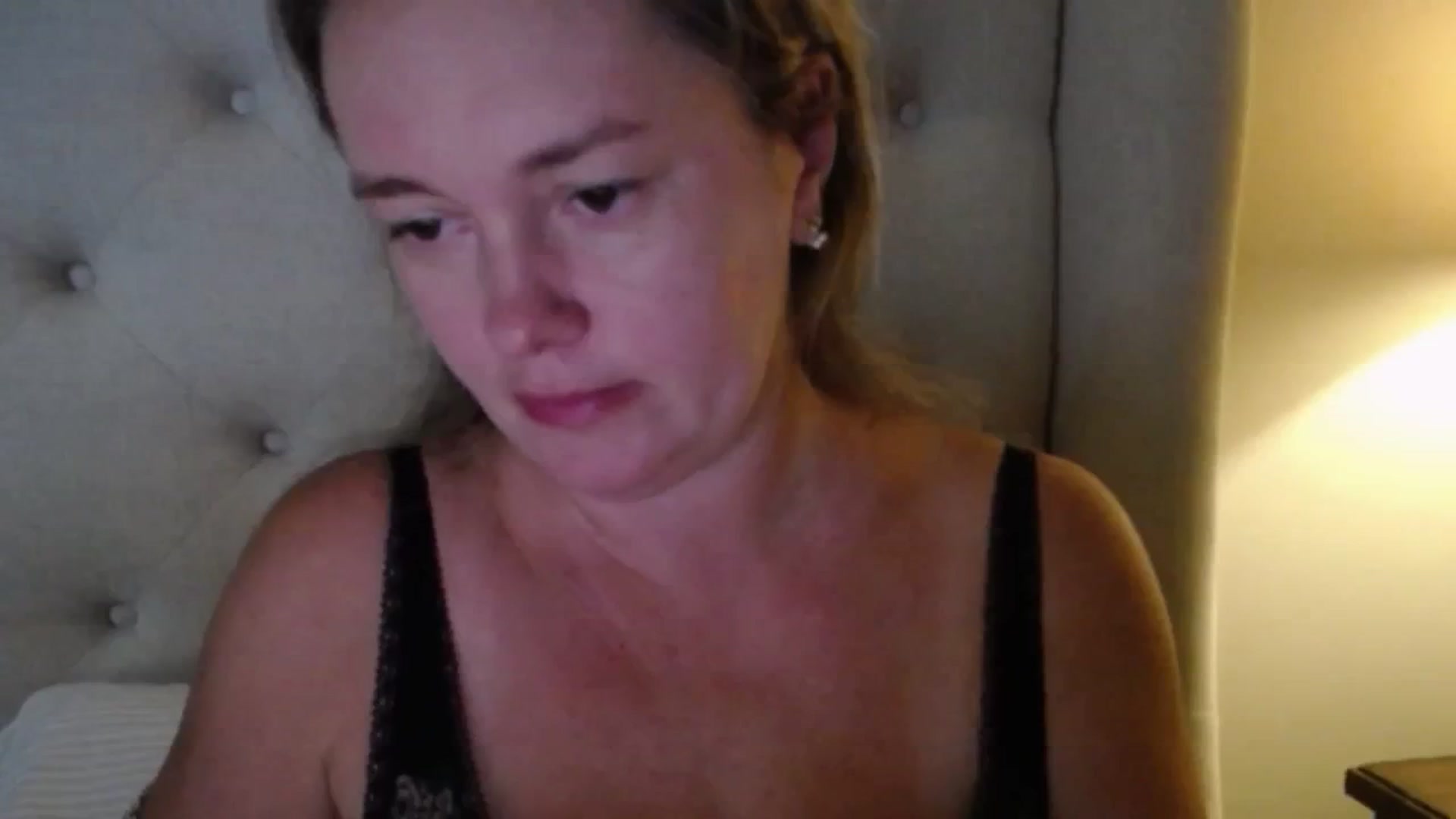 Gallery image thumbnail from J0llye's myfreecams stream on, 09/06/2025, 19:47 image 6 of 20